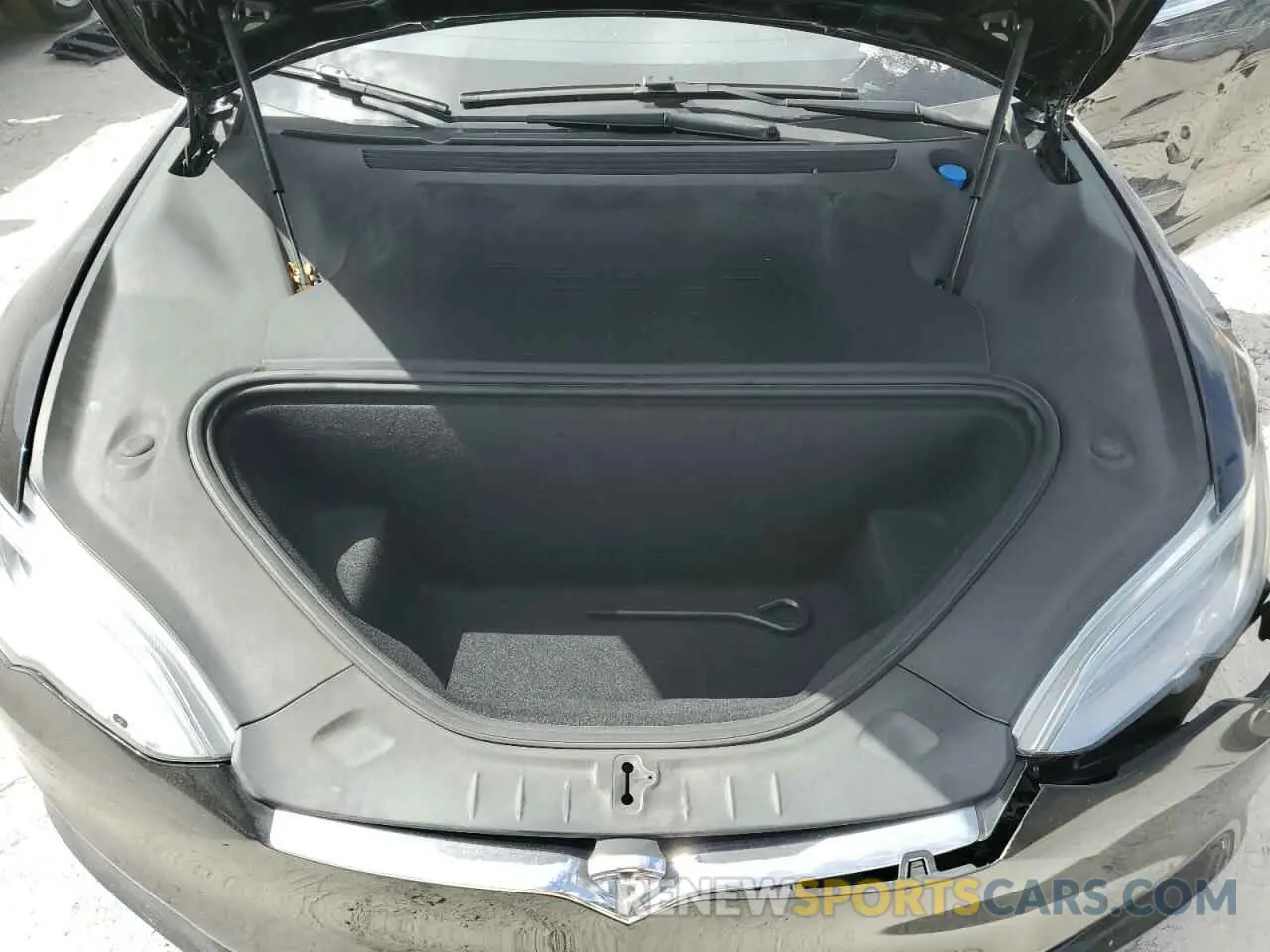 11 Photograph of a damaged car 5YJSA1E29KF306446 TESLA MODEL S 2019