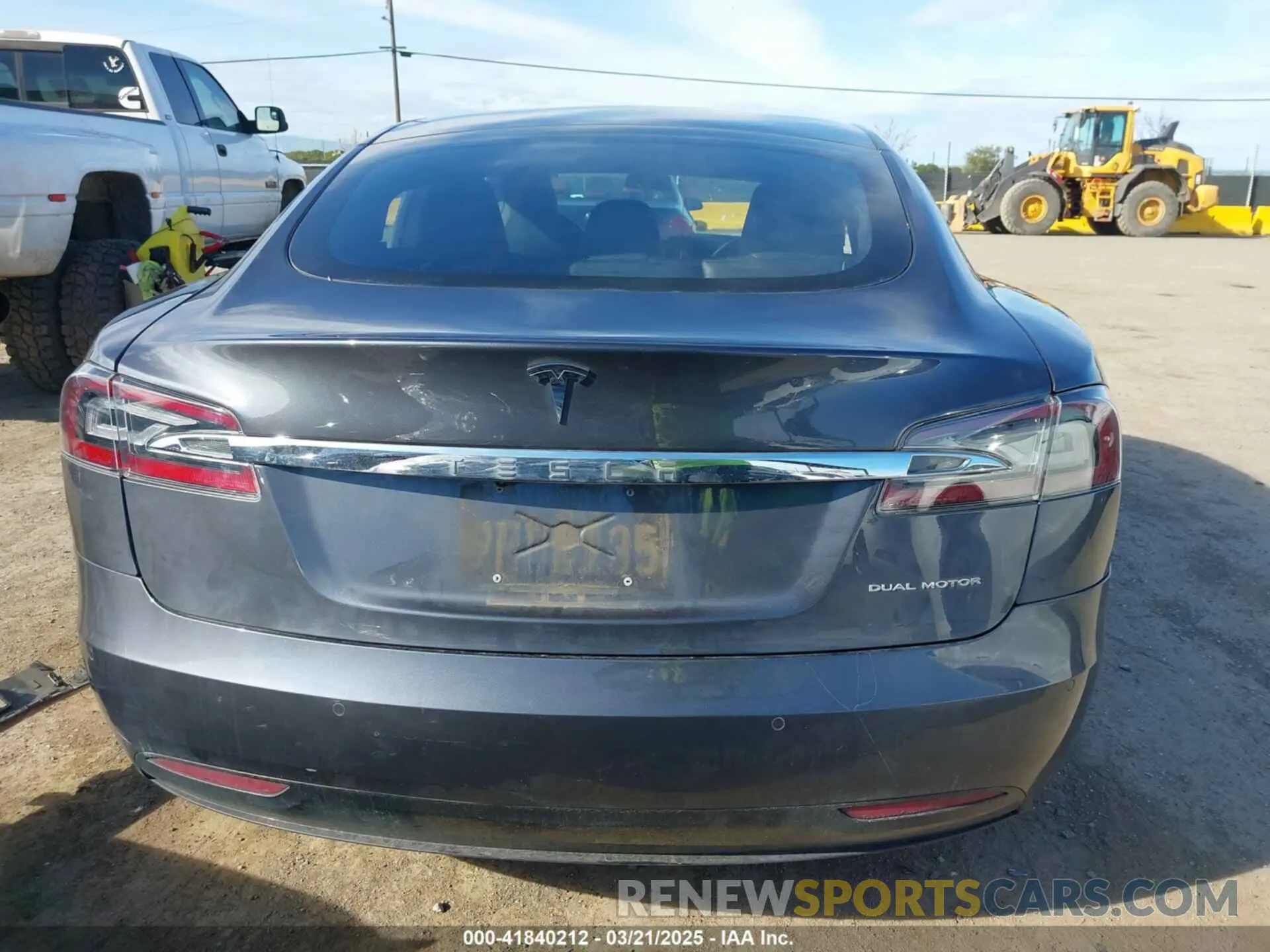 17 Photograph of a damaged car 5YJSA1E29KF348051 TESLA MODEL S 2019