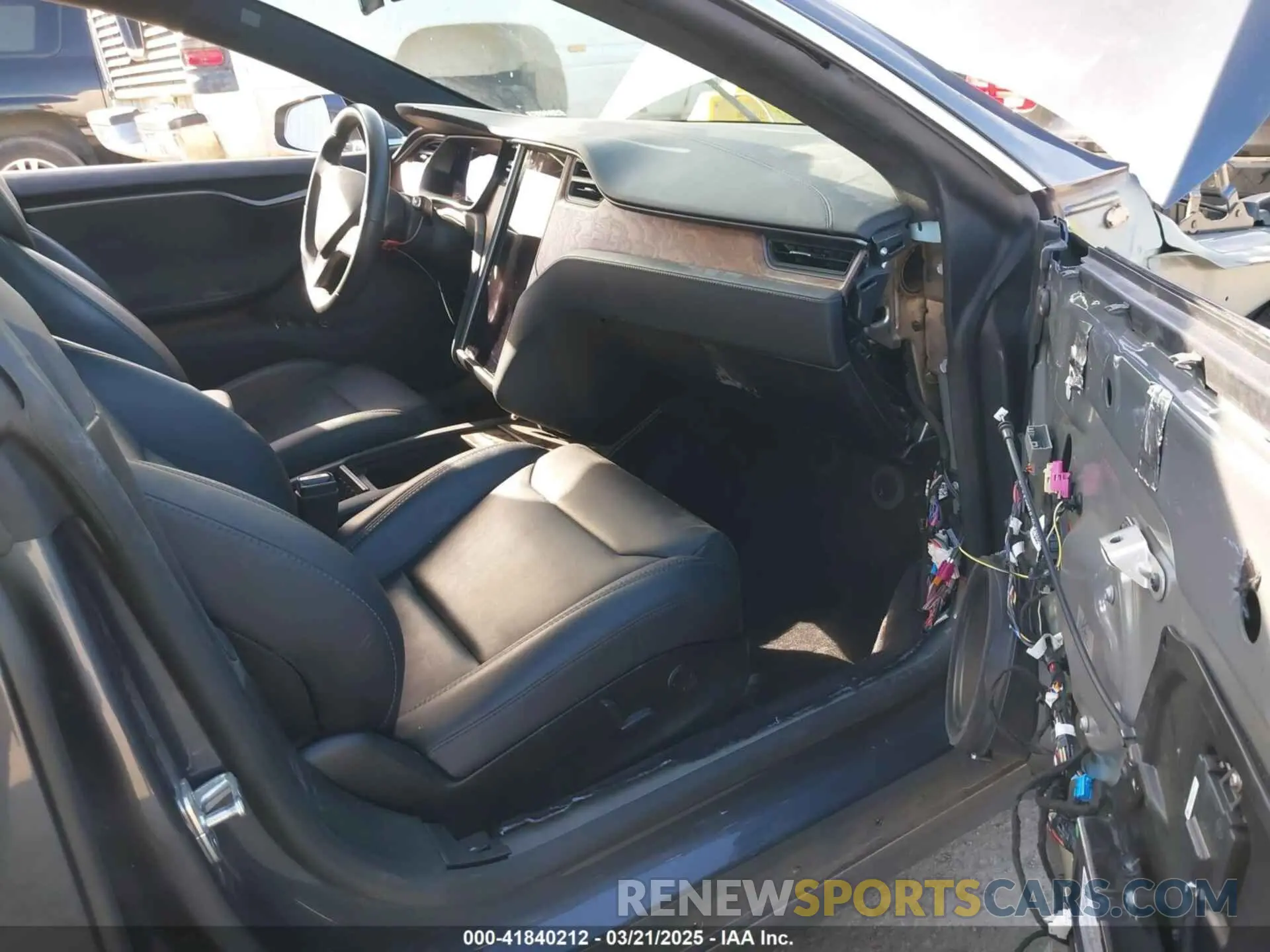 5 Photograph of a damaged car 5YJSA1E29KF348051 TESLA MODEL S 2019