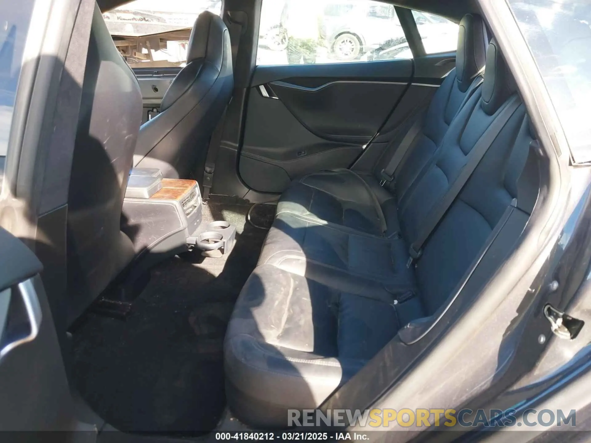8 Photograph of a damaged car 5YJSA1E29KF348051 TESLA MODEL S 2019