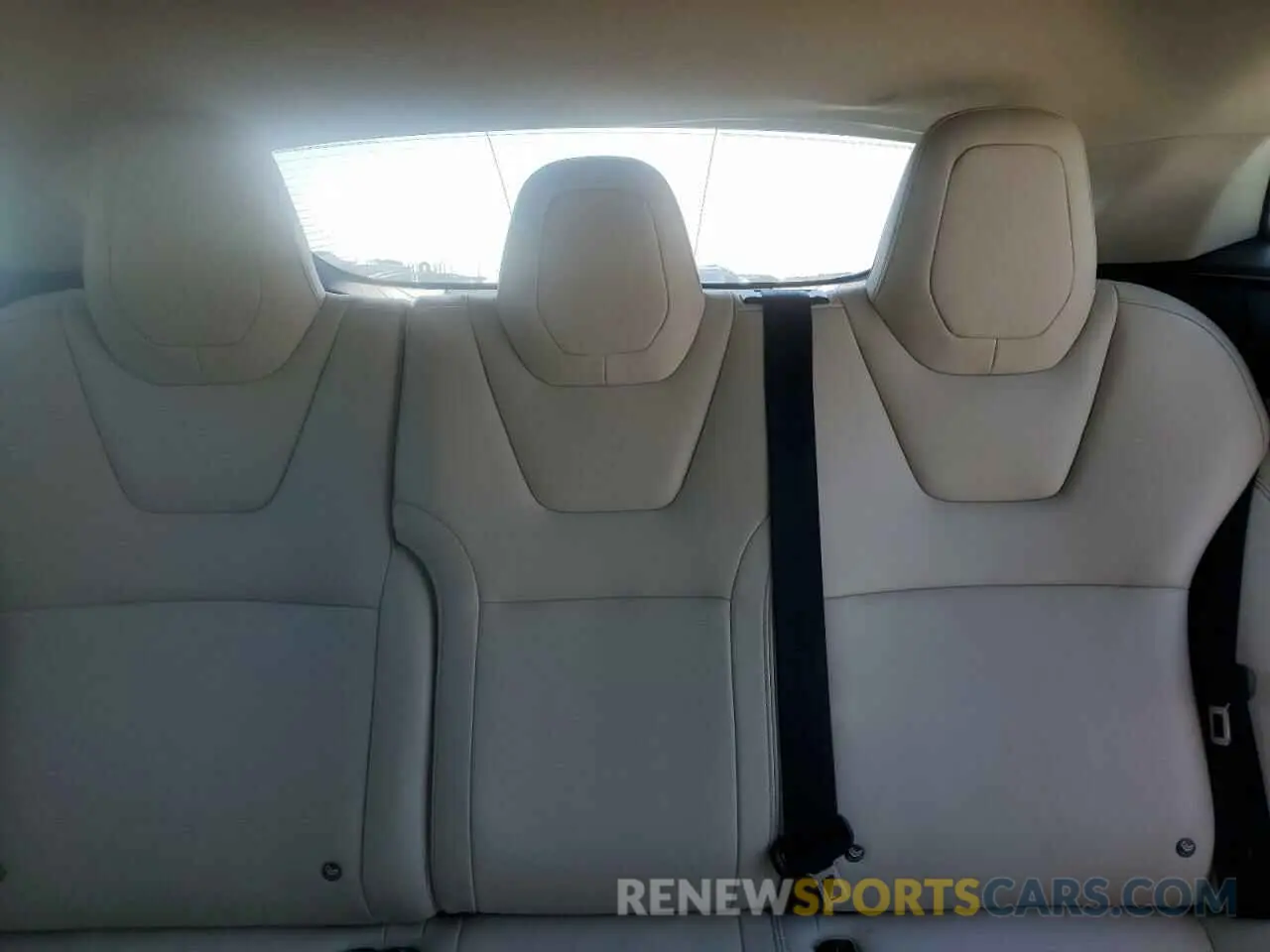 10 Photograph of a damaged car 5YJSA1E42KF331240 TESLA MODEL S 2019