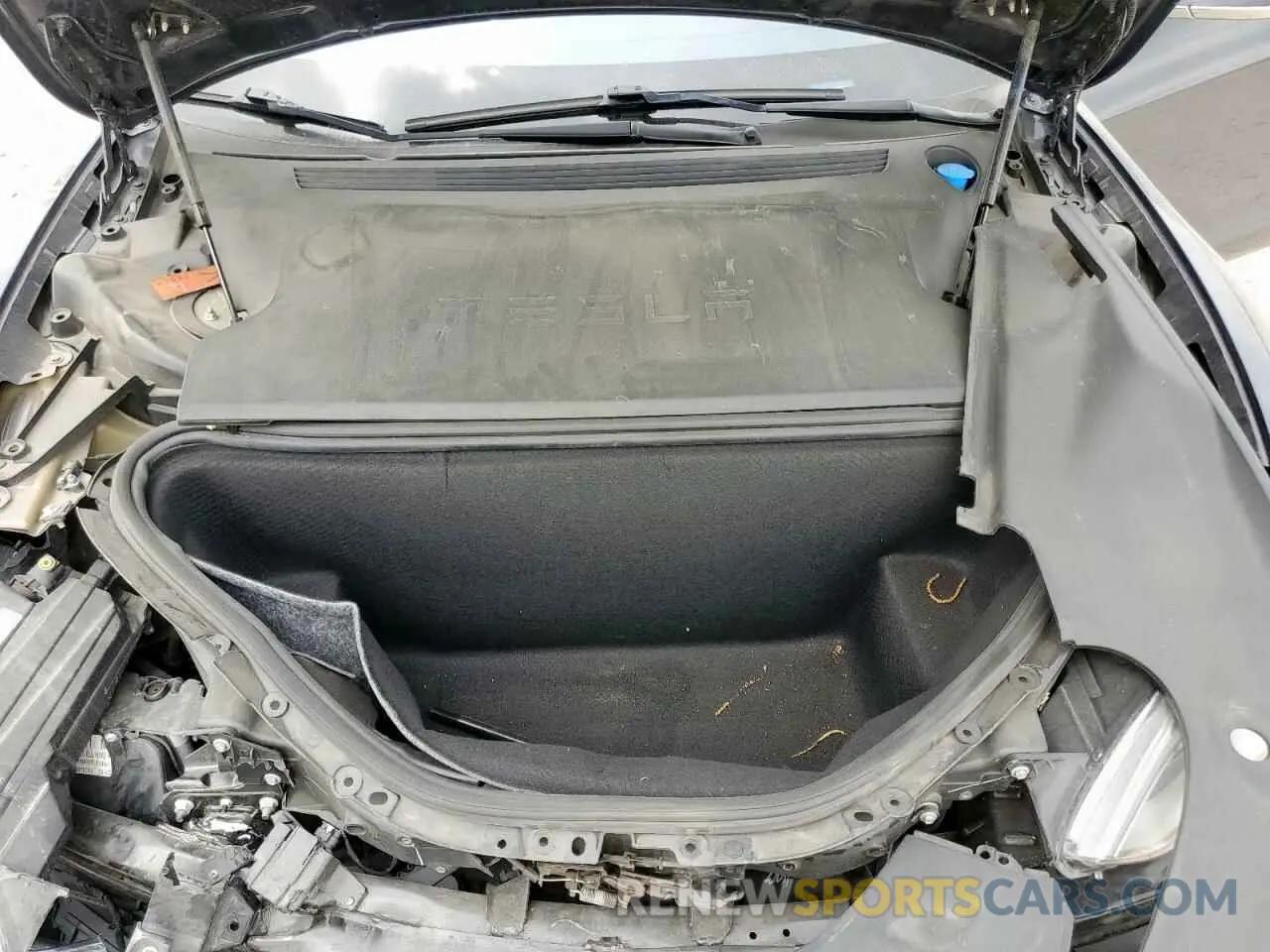 11 Photograph of a damaged car 5YJSA1E44KF349058 TESLA MODEL S 2019