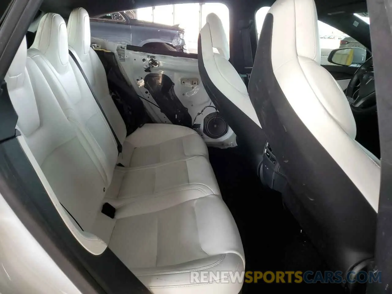 10 Photograph of a damaged car 5YJSA1E45KF330633 TESLA MODEL S 2019