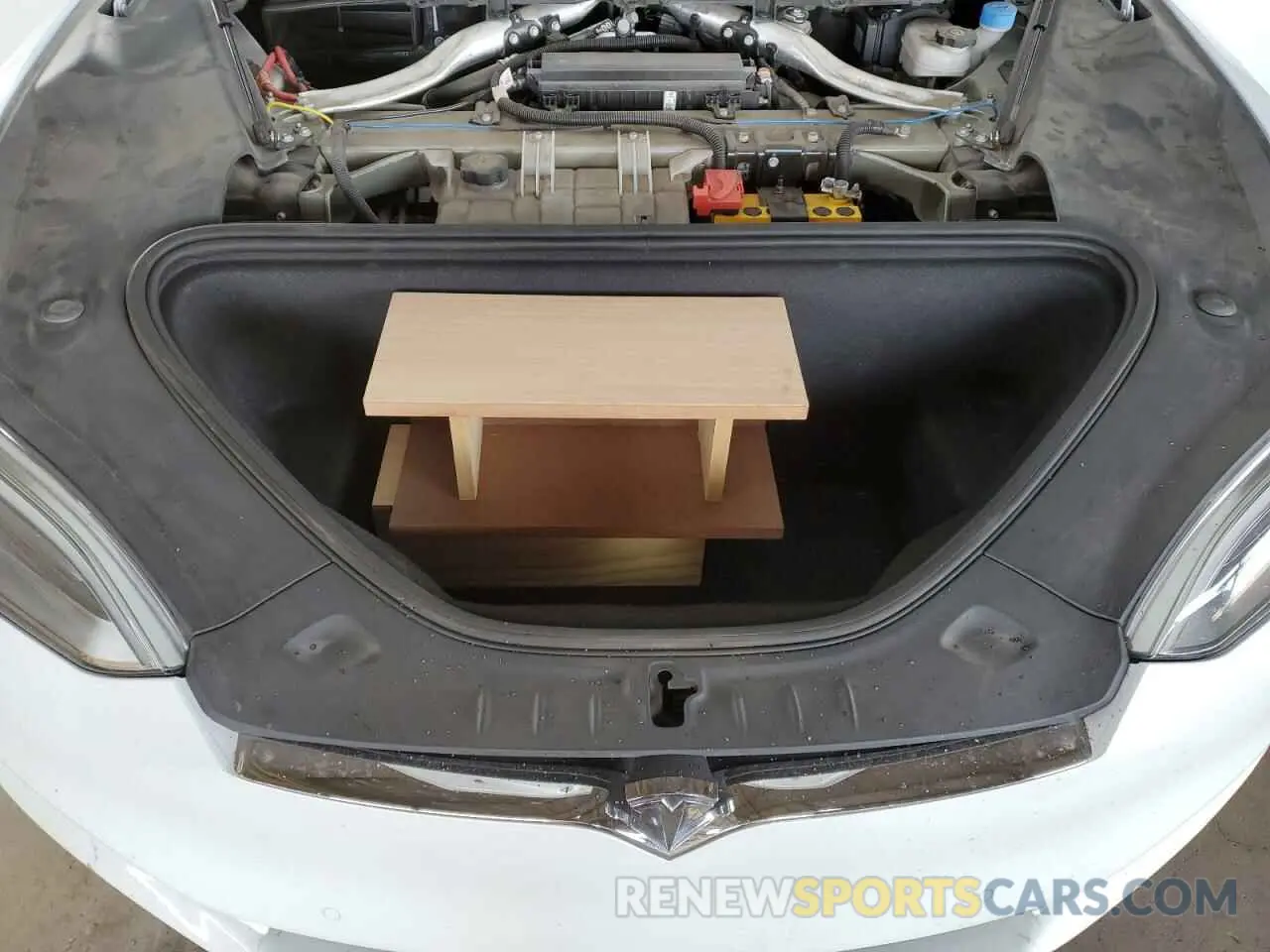 11 Photograph of a damaged car 5YJSA1E45KF330633 TESLA MODEL S 2019