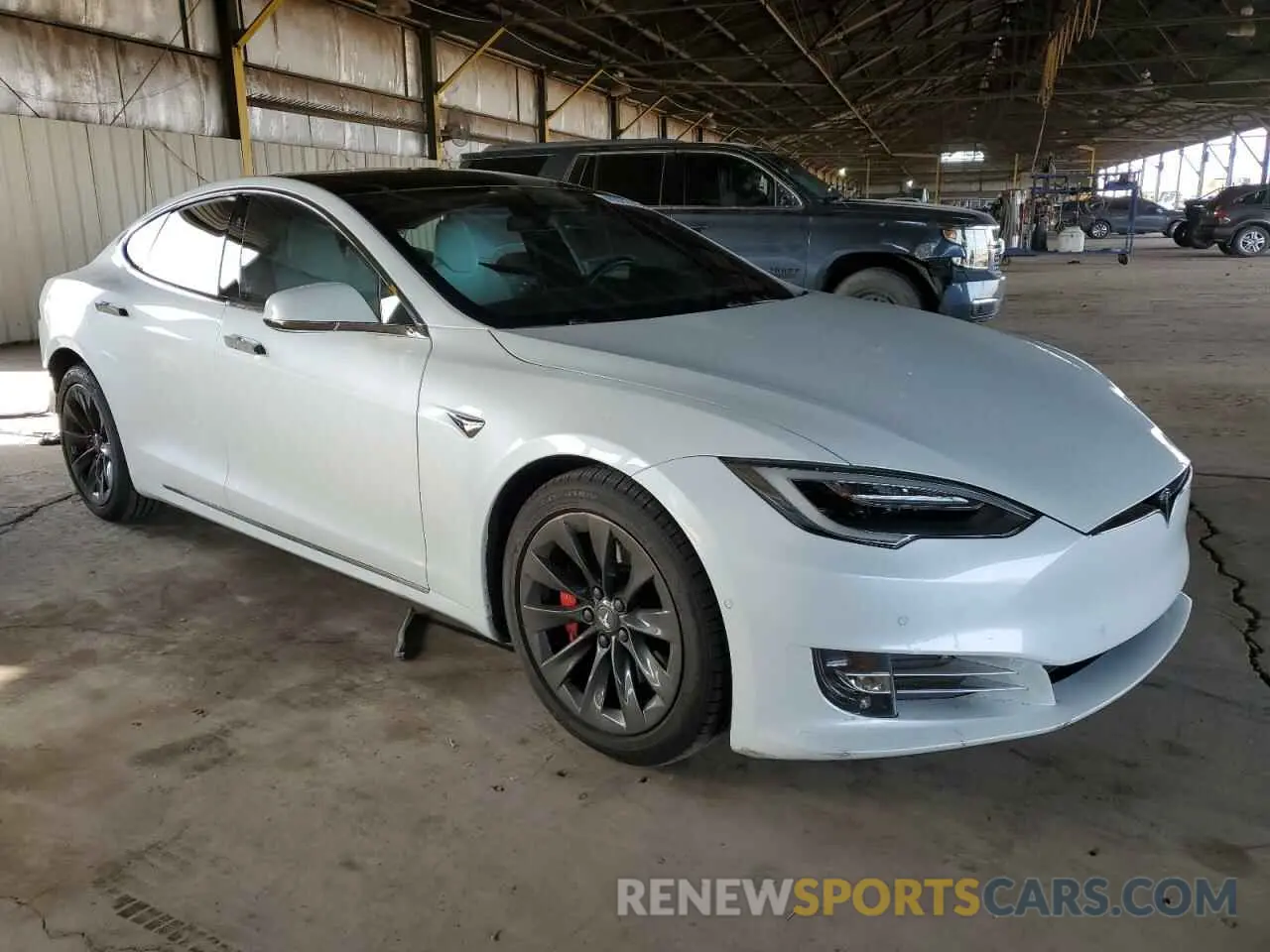 4 Photograph of a damaged car 5YJSA1E45KF330633 TESLA MODEL S 2019