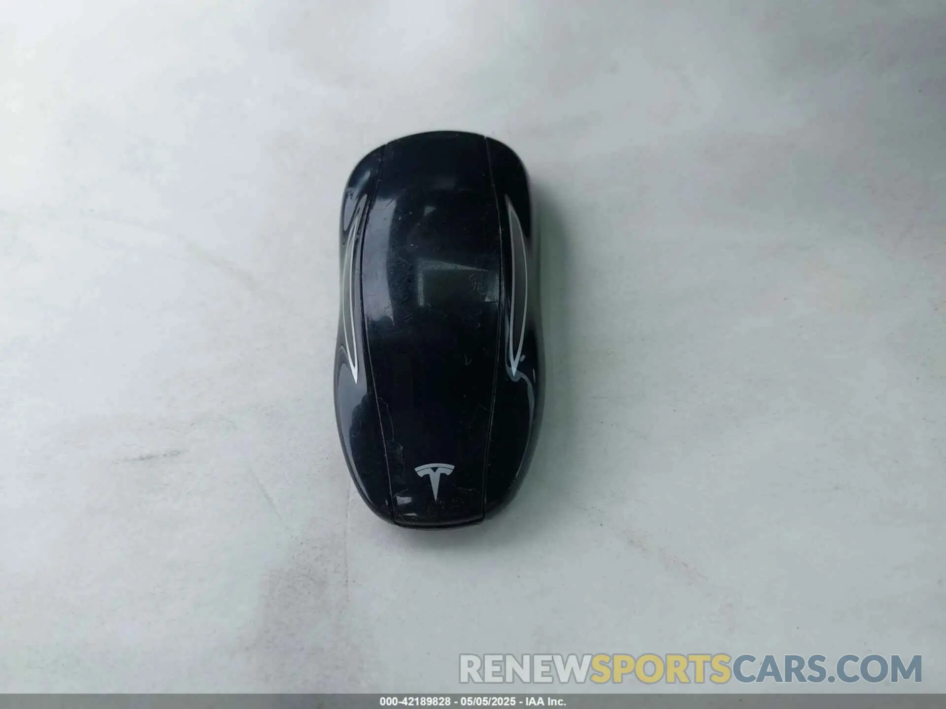 11 Photograph of a damaged car 5YJSA1E46KF332066 TESLA MODEL S 2019