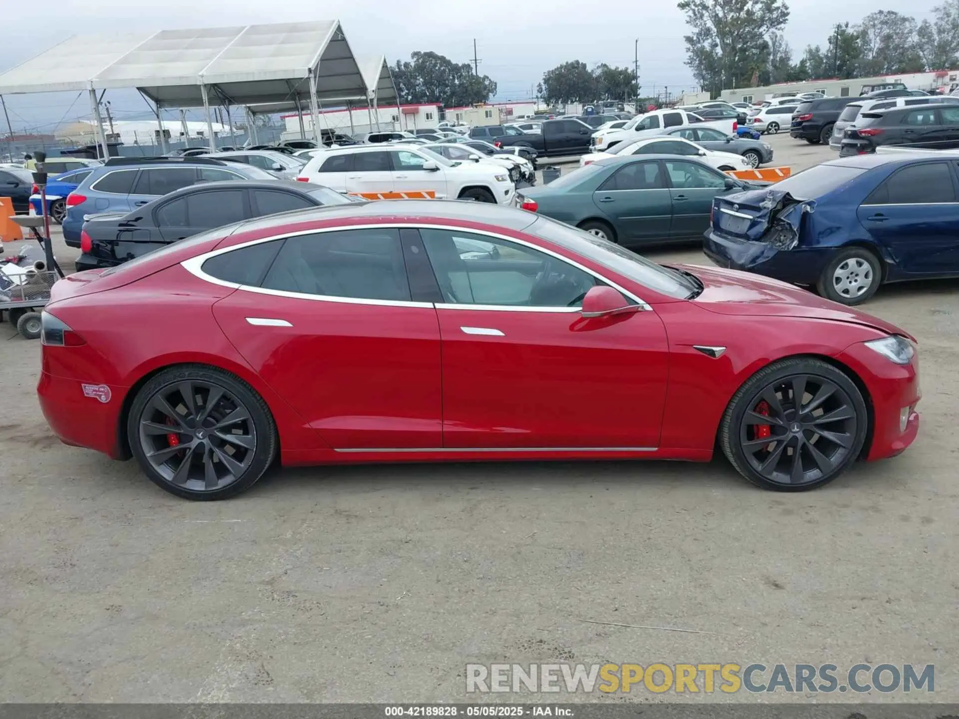 13 Photograph of a damaged car 5YJSA1E46KF332066 TESLA MODEL S 2019