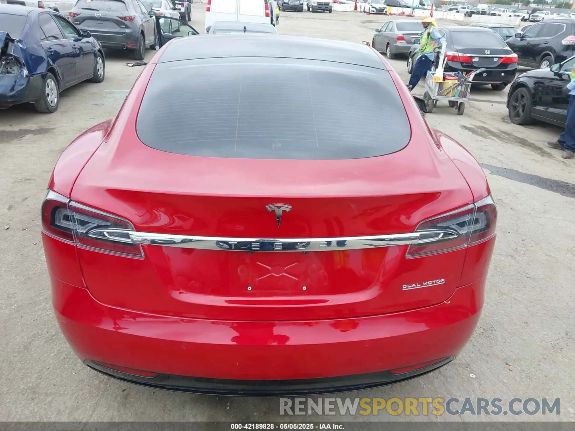 16 Photograph of a damaged car 5YJSA1E46KF332066 TESLA MODEL S 2019