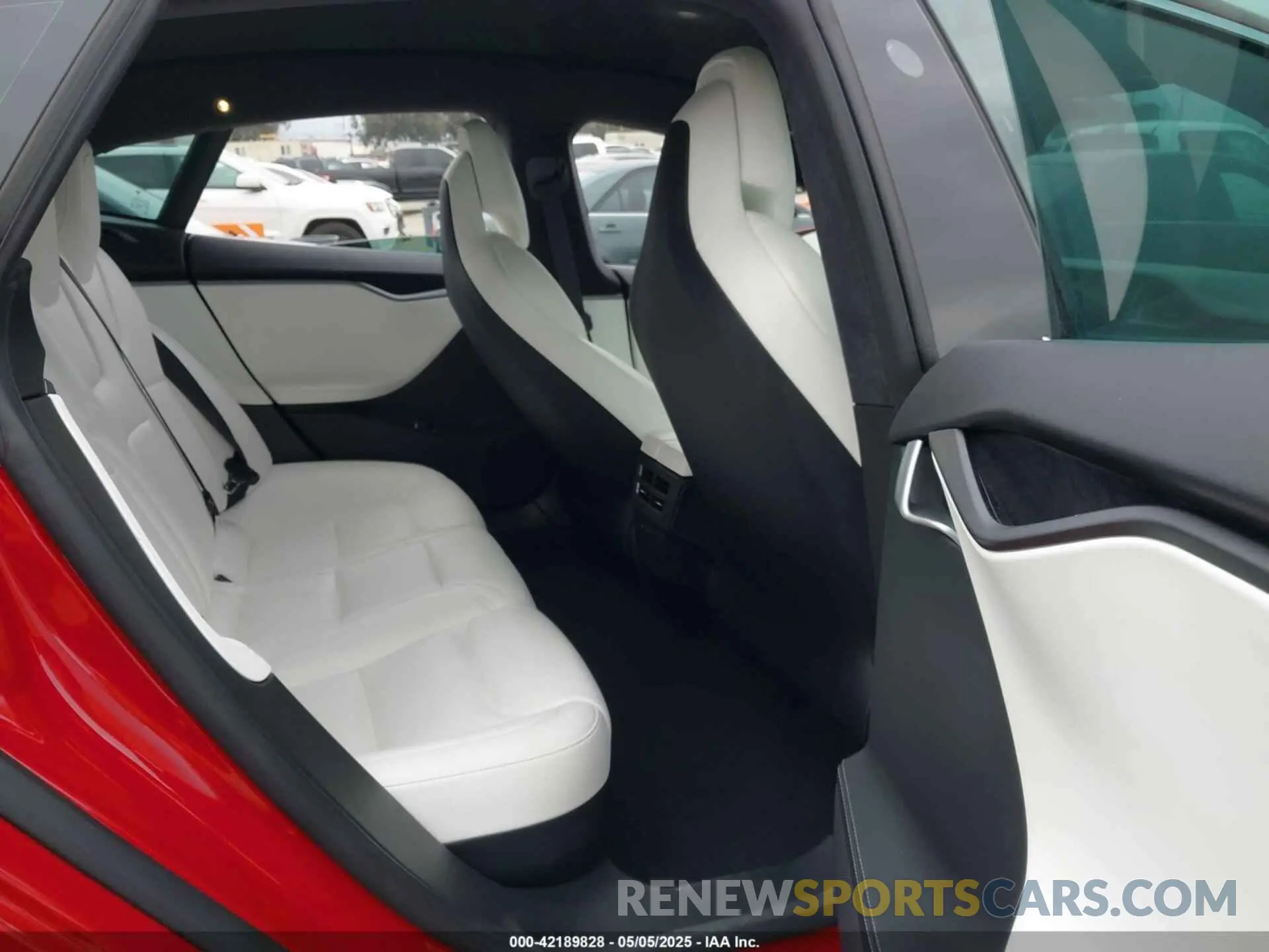 8 Photograph of a damaged car 5YJSA1E46KF332066 TESLA MODEL S 2019