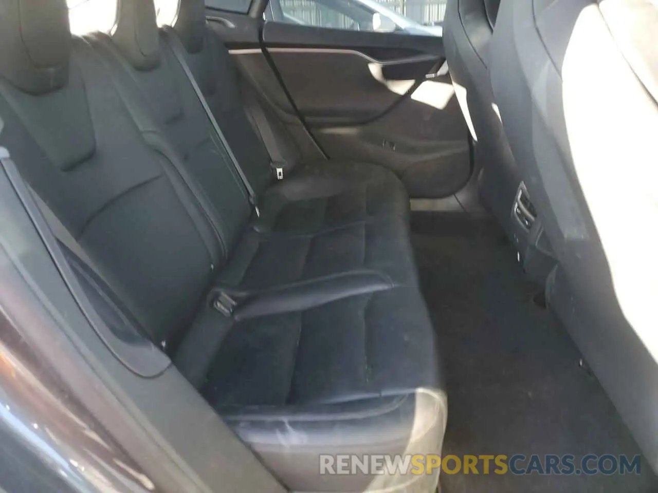 11 Photograph of a damaged car 5YJSA1E49KF313589 TESLA MODEL S 2019
