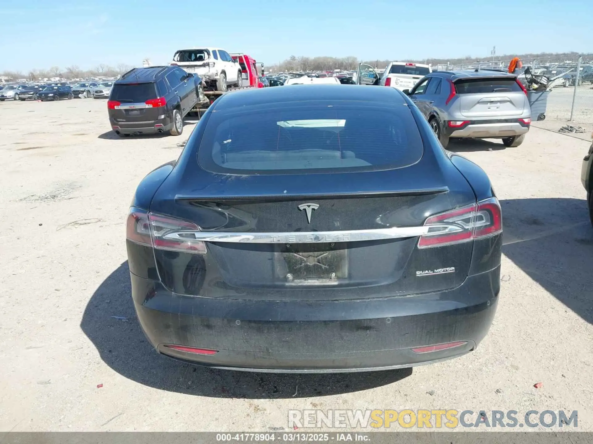 16 Photograph of a damaged car 5YJSA1E49KF338914 TESLA MODEL S 2019