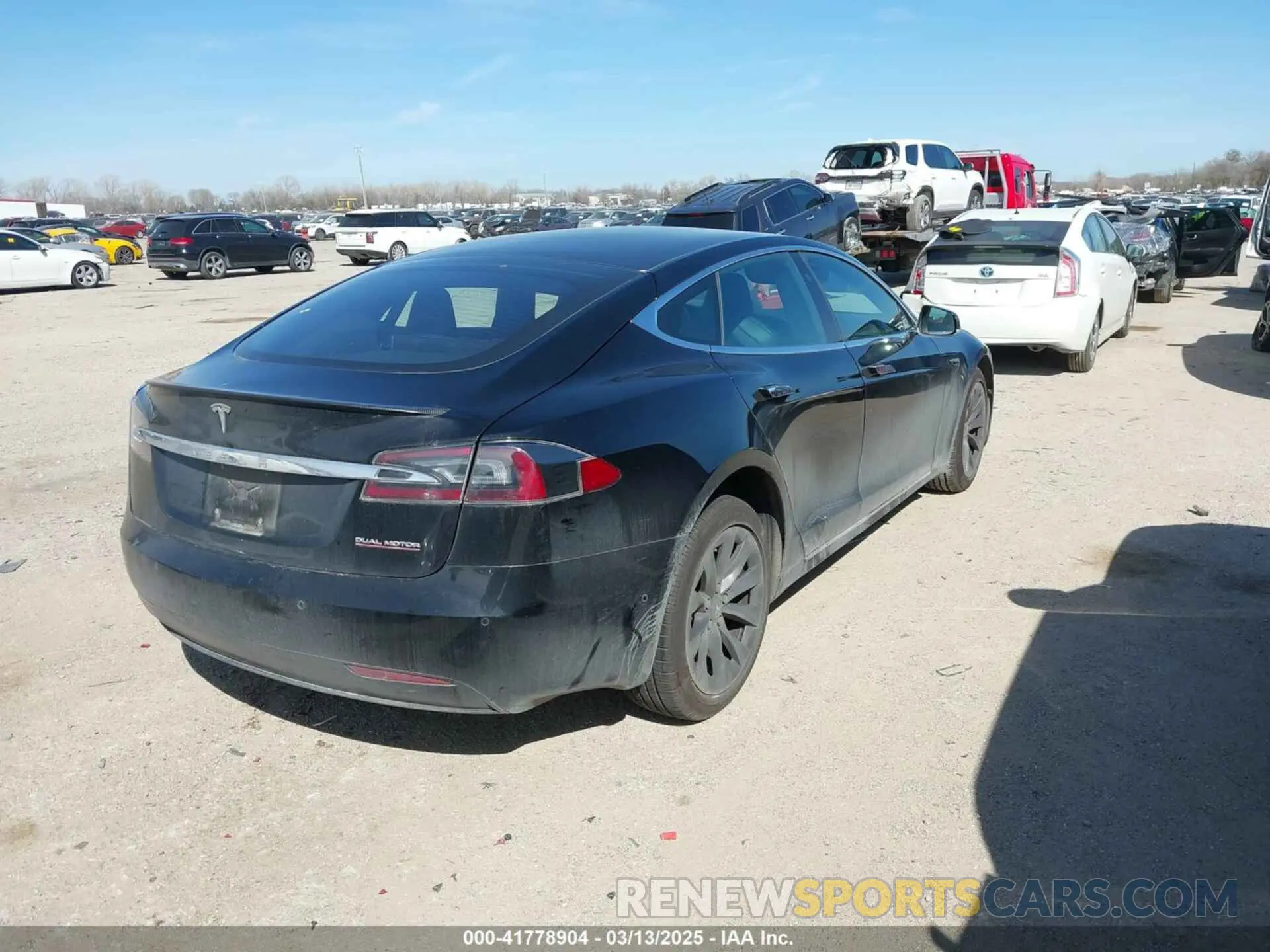 4 Photograph of a damaged car 5YJSA1E49KF338914 TESLA MODEL S 2019