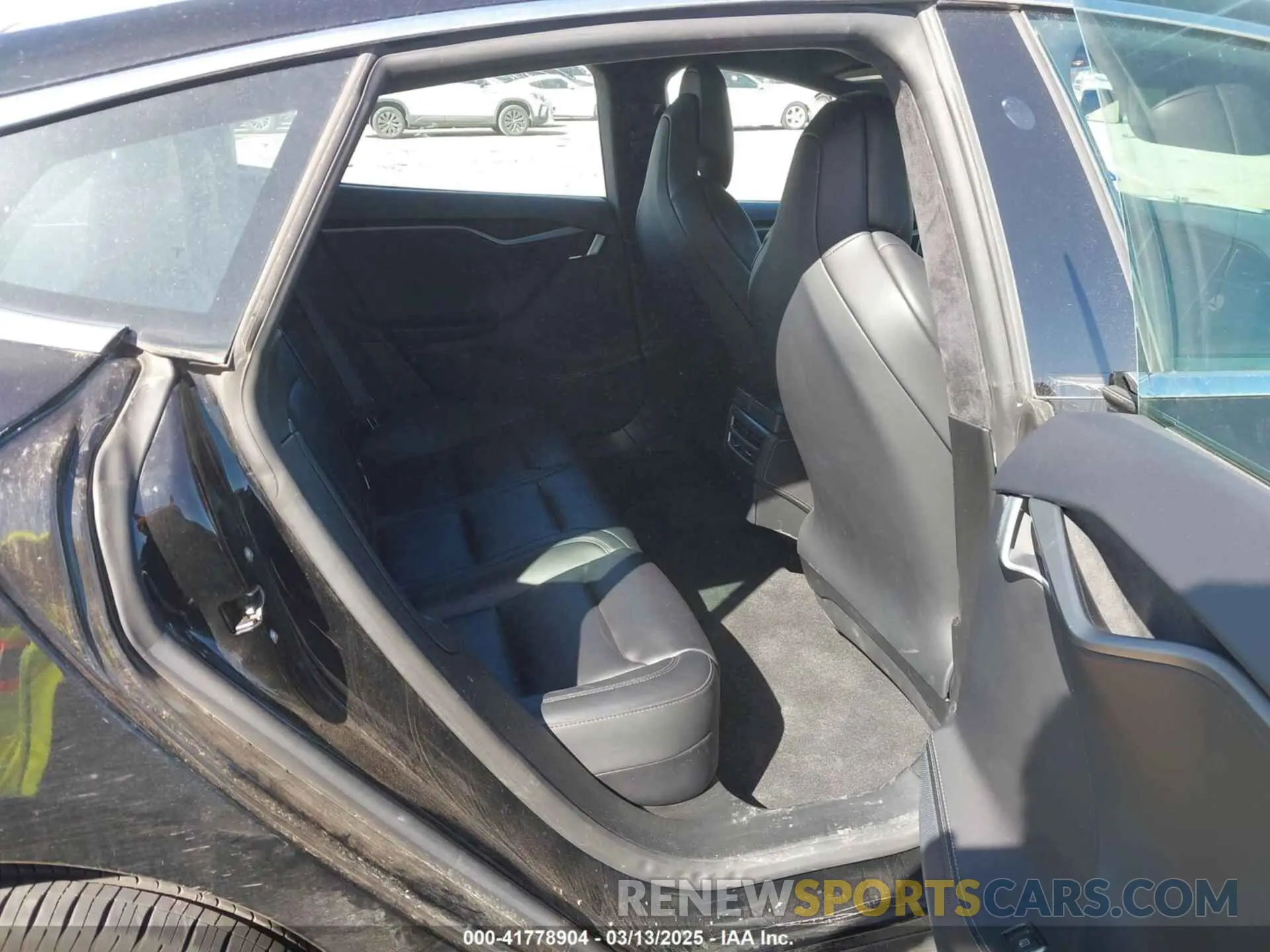 8 Photograph of a damaged car 5YJSA1E49KF338914 TESLA MODEL S 2019