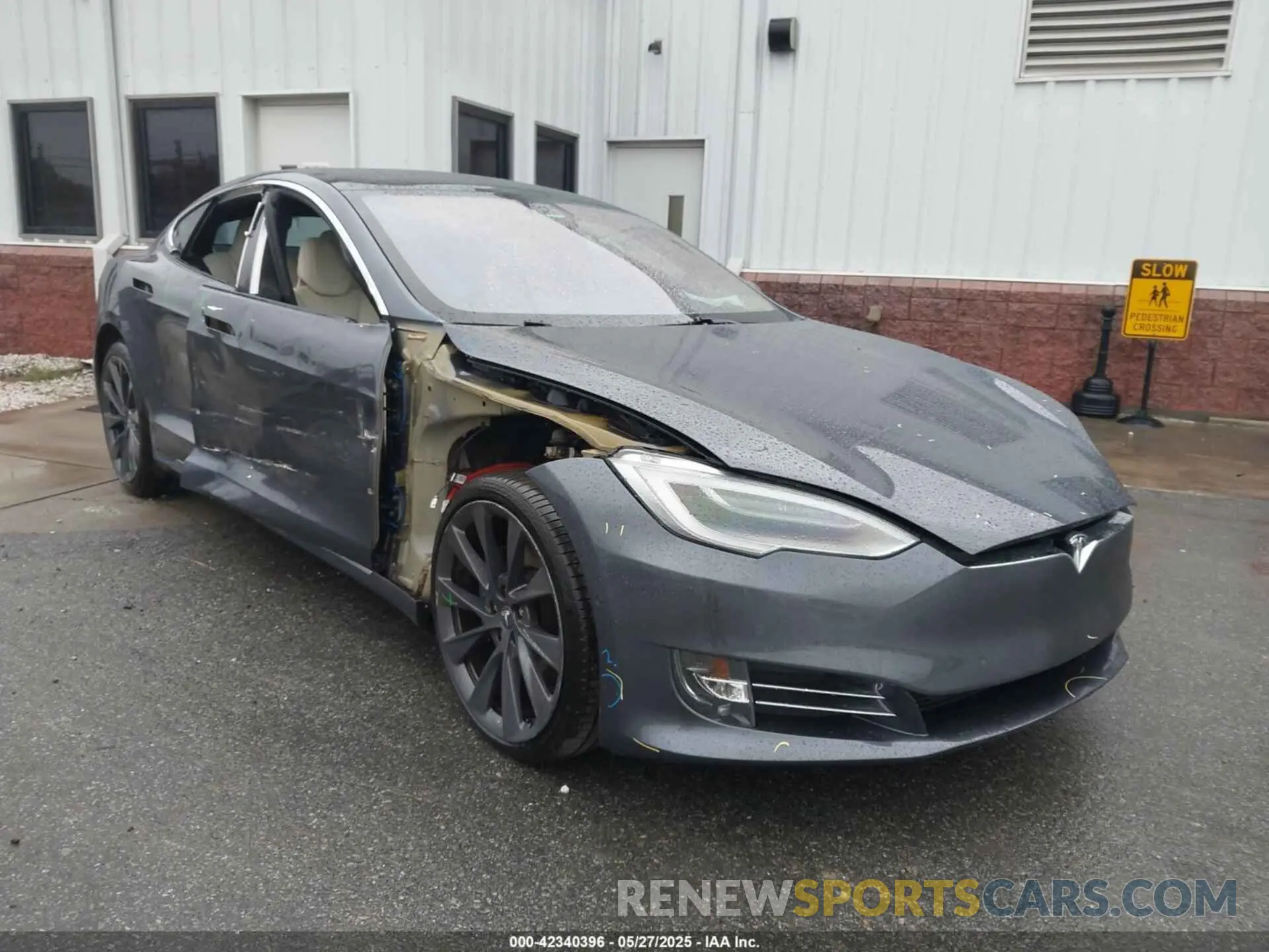 1 Photograph of a damaged car 5YJSA1E20LF356055 TESLA MODEL S 2020