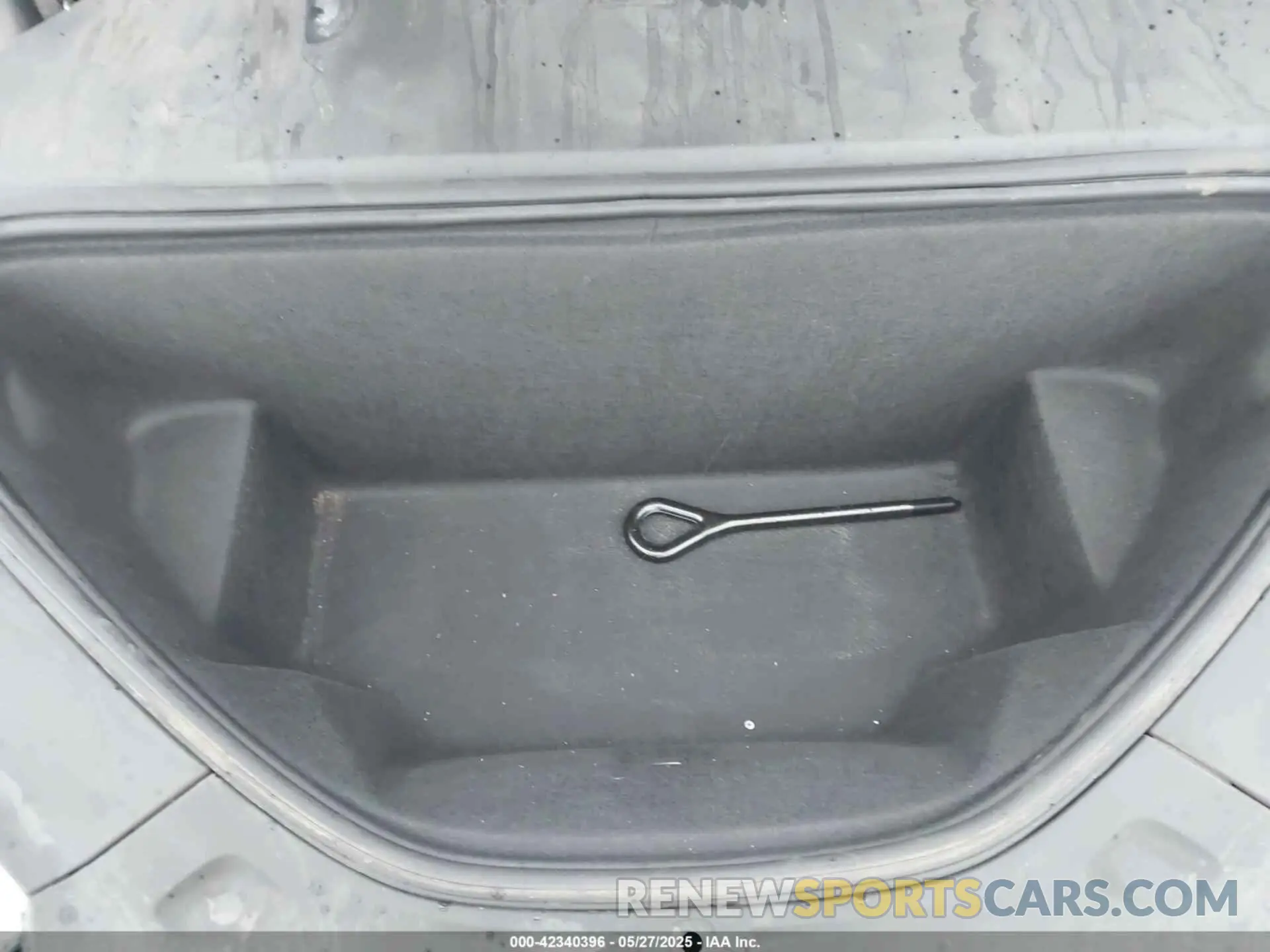 10 Photograph of a damaged car 5YJSA1E20LF356055 TESLA MODEL S 2020