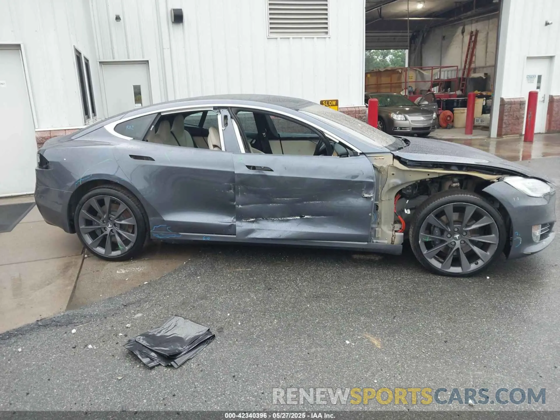13 Photograph of a damaged car 5YJSA1E20LF356055 TESLA MODEL S 2020