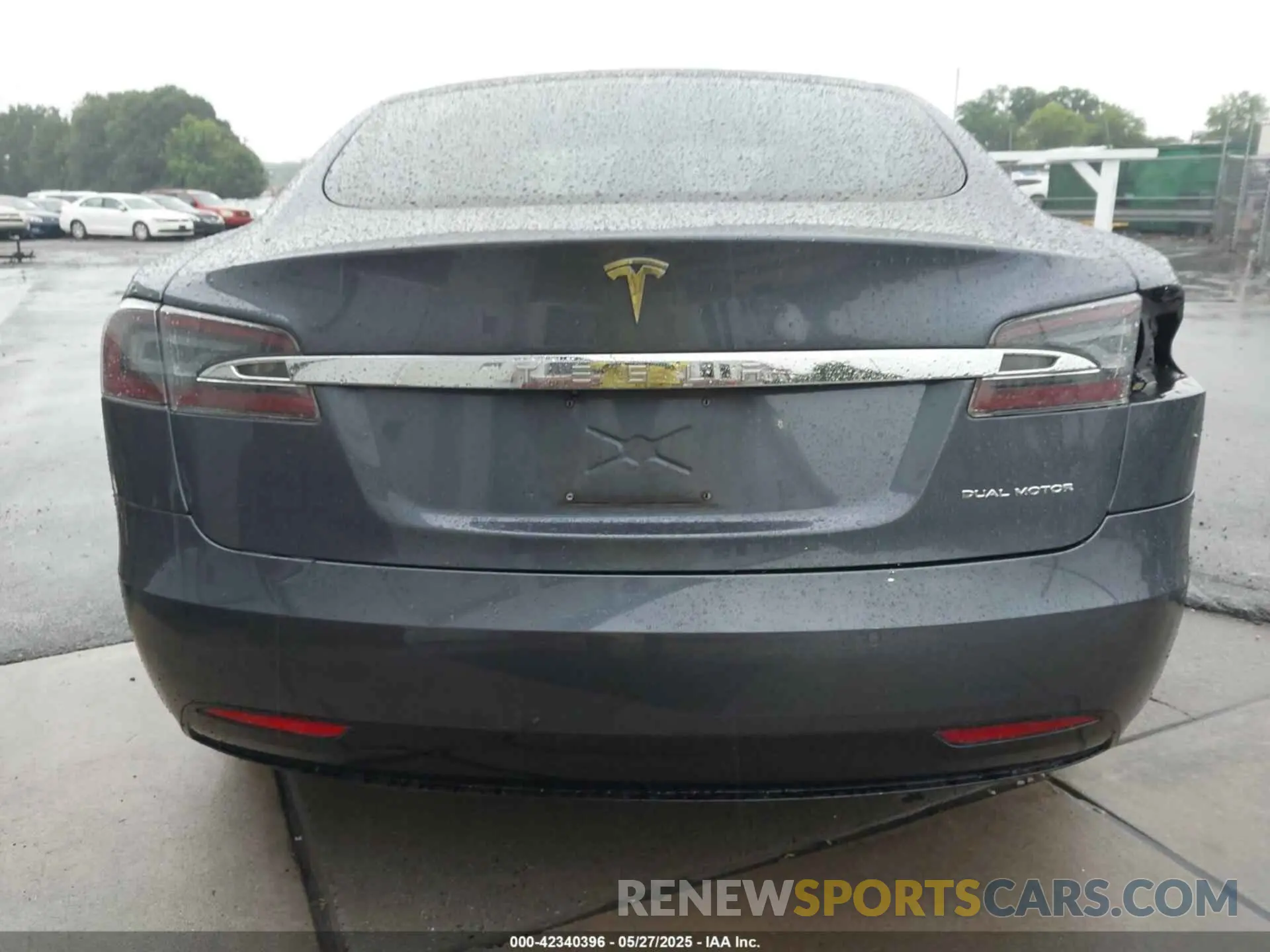 16 Photograph of a damaged car 5YJSA1E20LF356055 TESLA MODEL S 2020