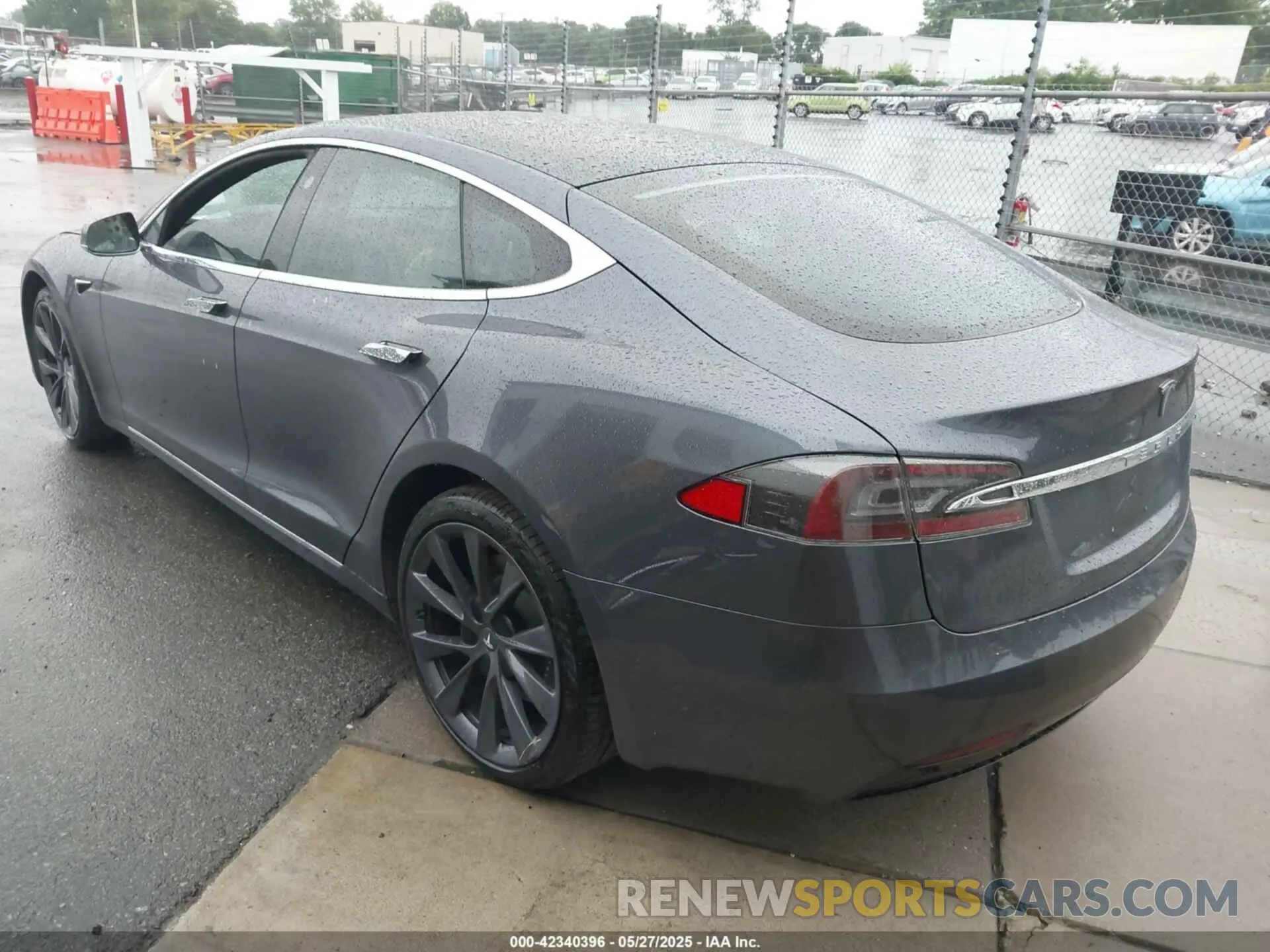 3 Photograph of a damaged car 5YJSA1E20LF356055 TESLA MODEL S 2020
