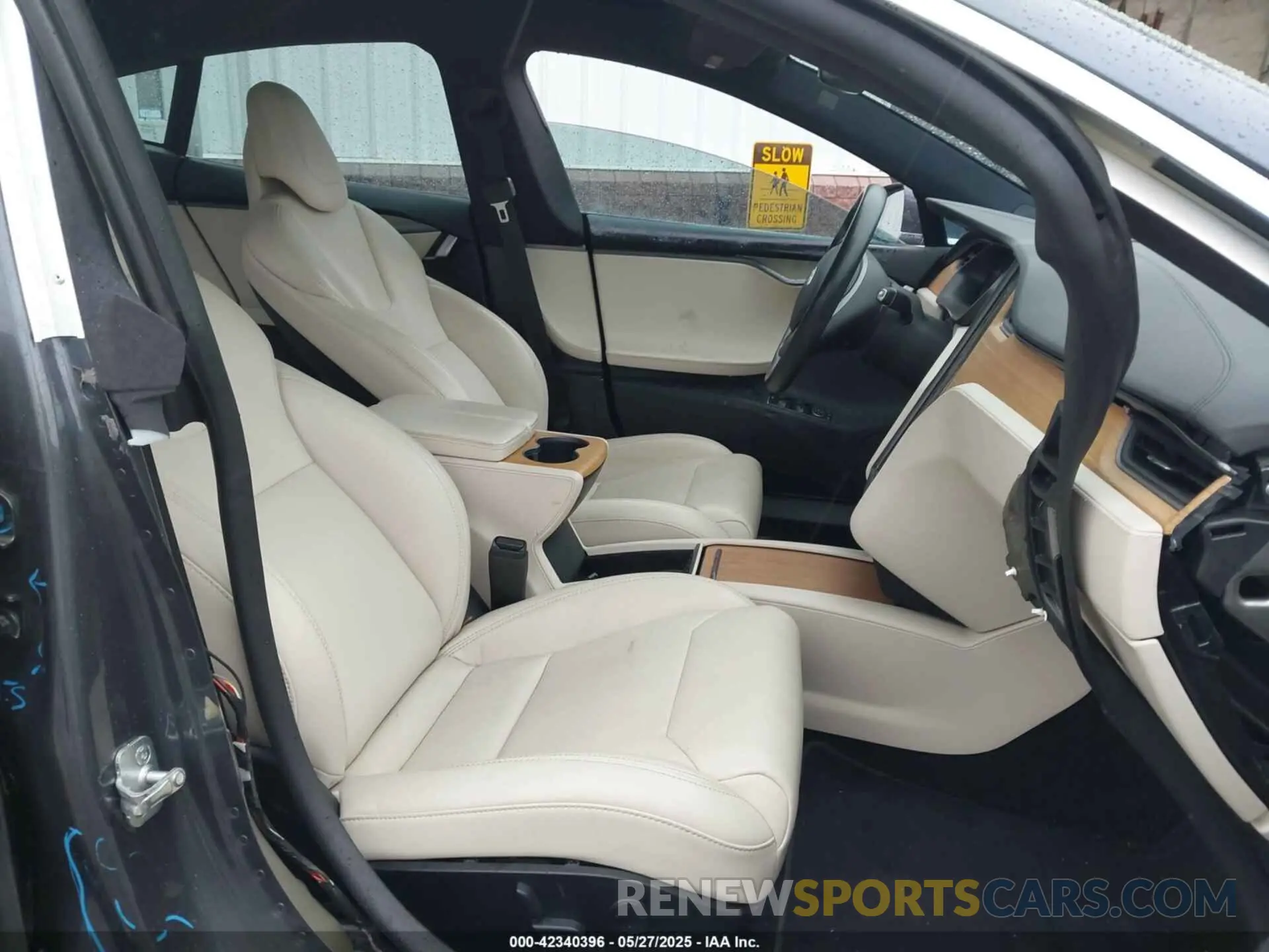 5 Photograph of a damaged car 5YJSA1E20LF356055 TESLA MODEL S 2020