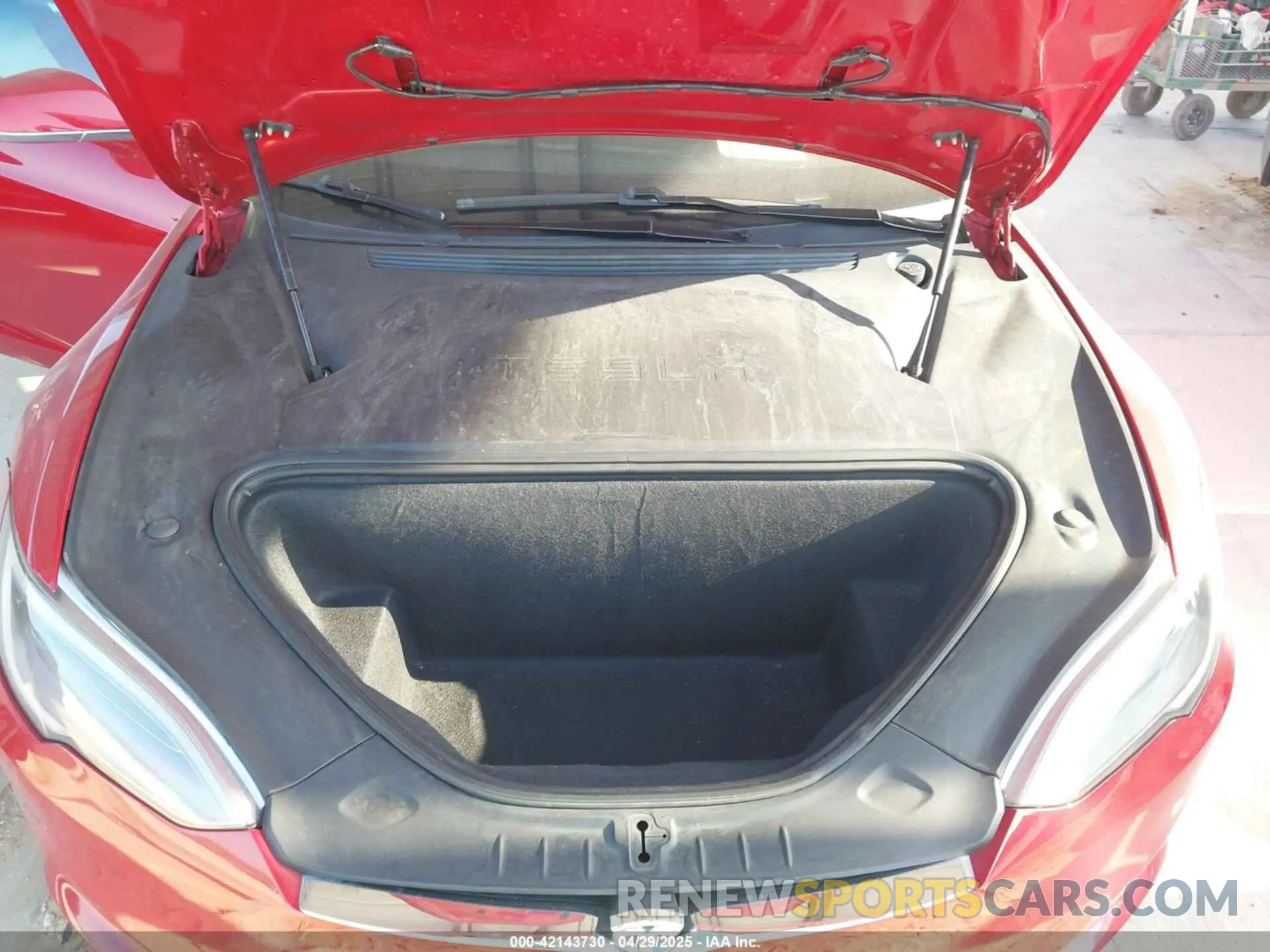 10 Photograph of a damaged car 5YJSA1E20LF360347 TESLA MODEL S 2020