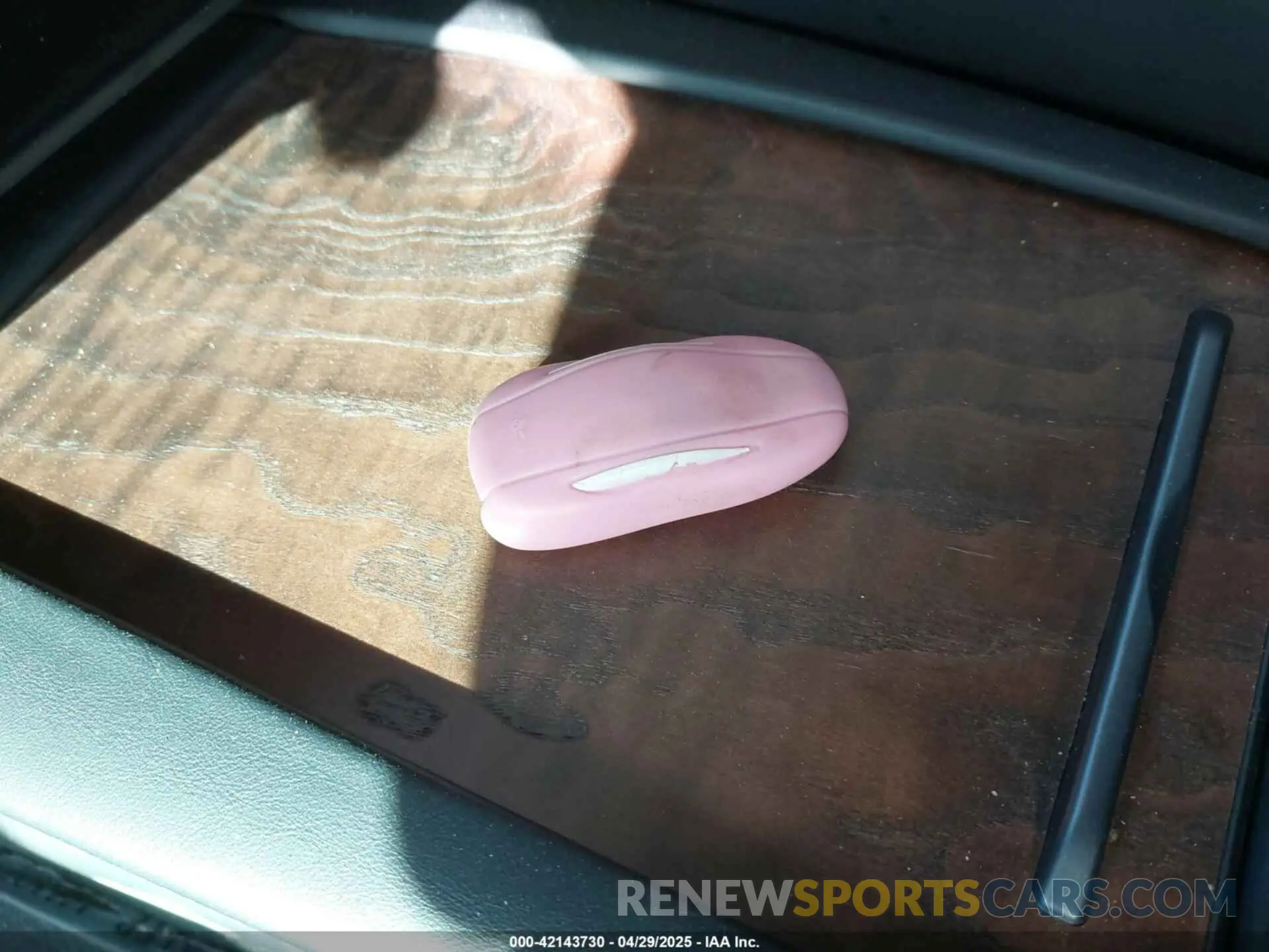 11 Photograph of a damaged car 5YJSA1E20LF360347 TESLA MODEL S 2020