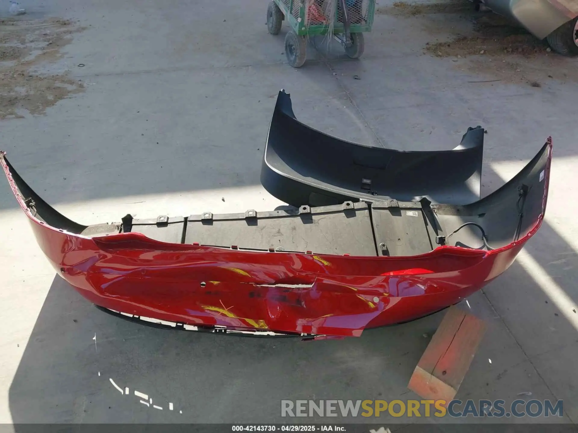 12 Photograph of a damaged car 5YJSA1E20LF360347 TESLA MODEL S 2020