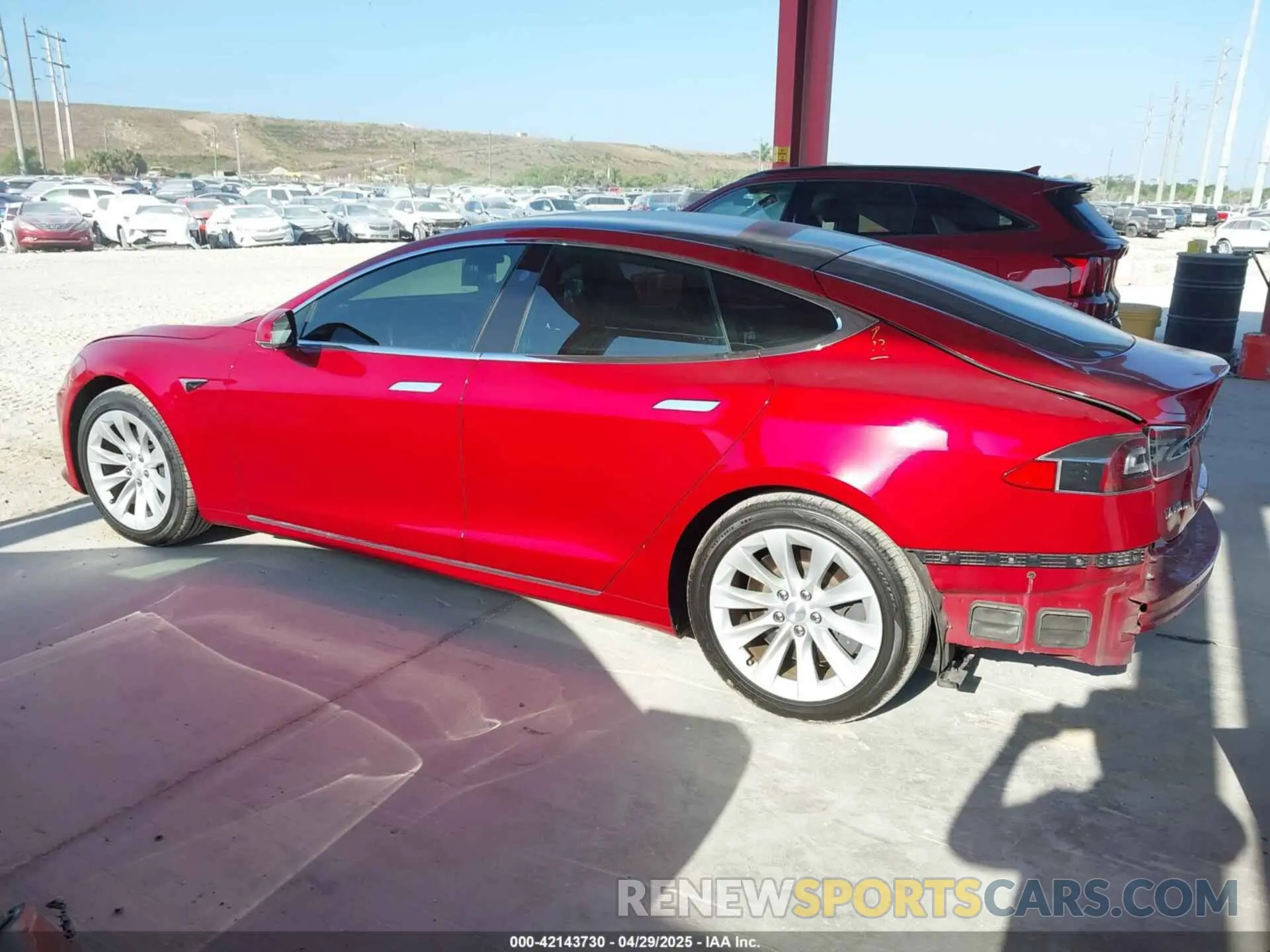 15 Photograph of a damaged car 5YJSA1E20LF360347 TESLA MODEL S 2020