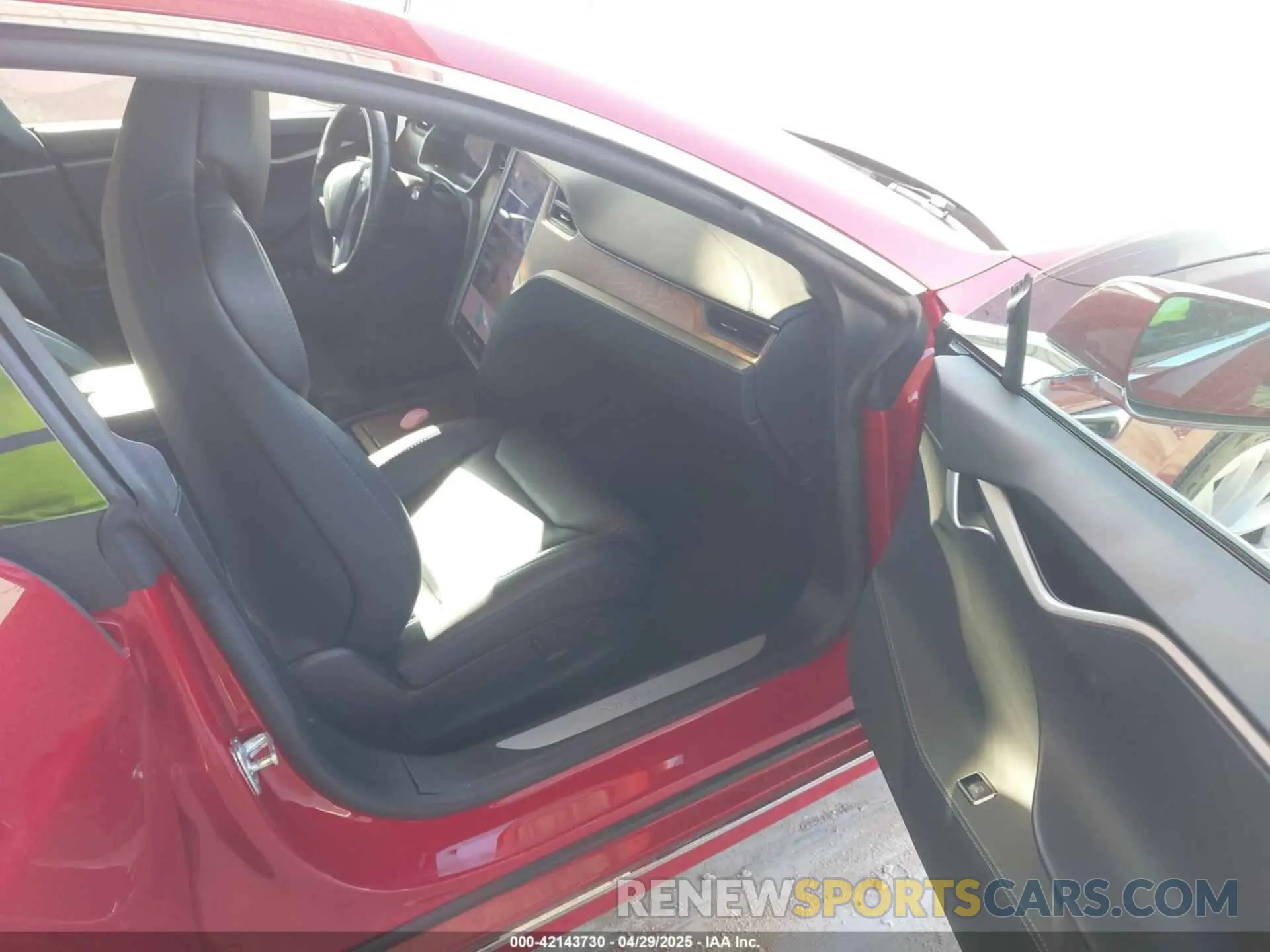 5 Photograph of a damaged car 5YJSA1E20LF360347 TESLA MODEL S 2020