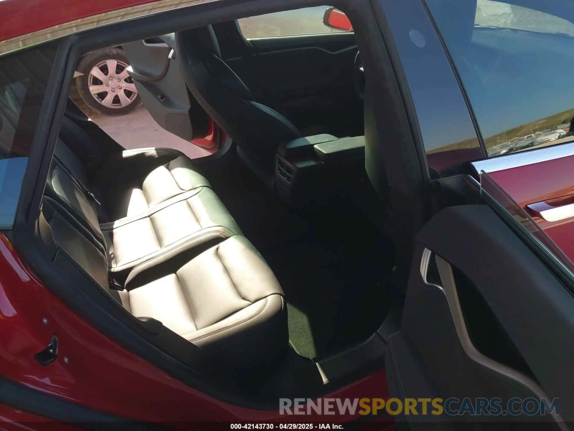 8 Photograph of a damaged car 5YJSA1E20LF360347 TESLA MODEL S 2020