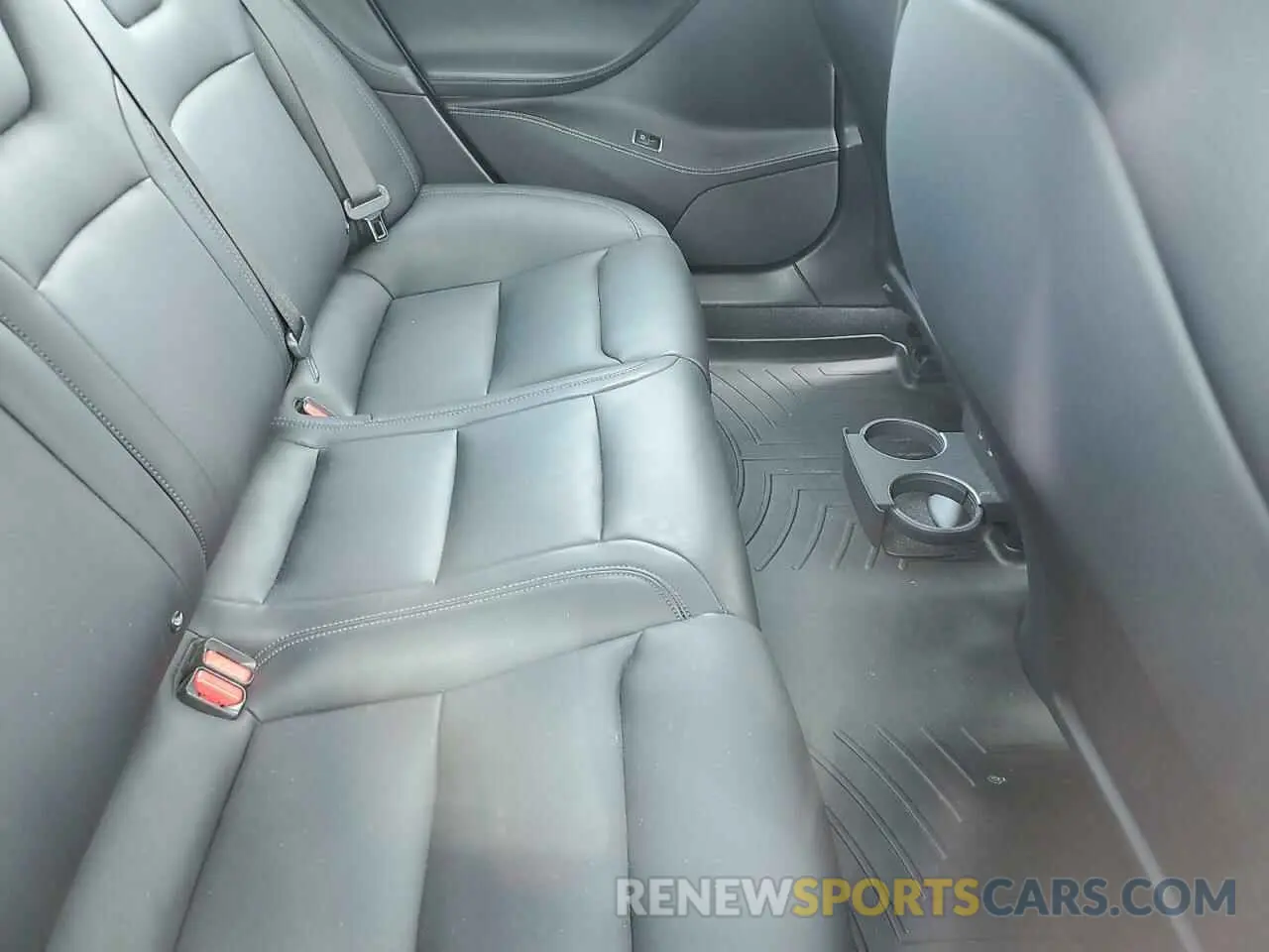 10 Photograph of a damaged car 5YJSA1E20LF364981 TESLA MODEL S 2020