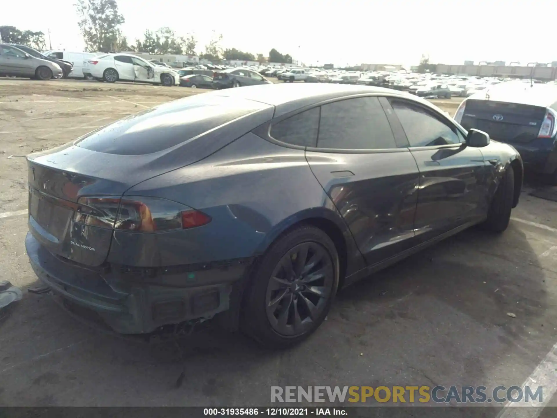 4 Photograph of a damaged car 5YJSA1E20LF396233 TESLA MODEL S 2020