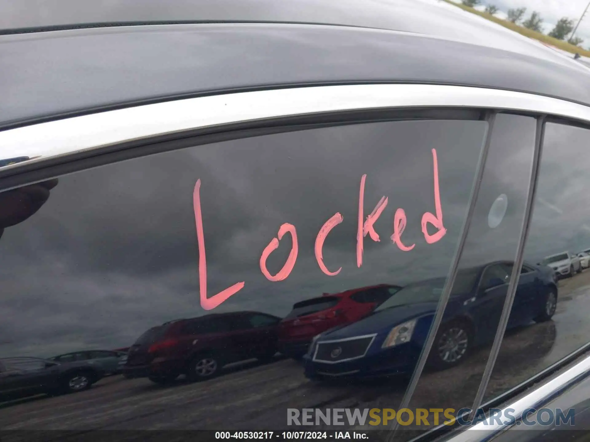 10 Photograph of a damaged car 5YJSA1E20LF411104 TESLA MODEL S 2020