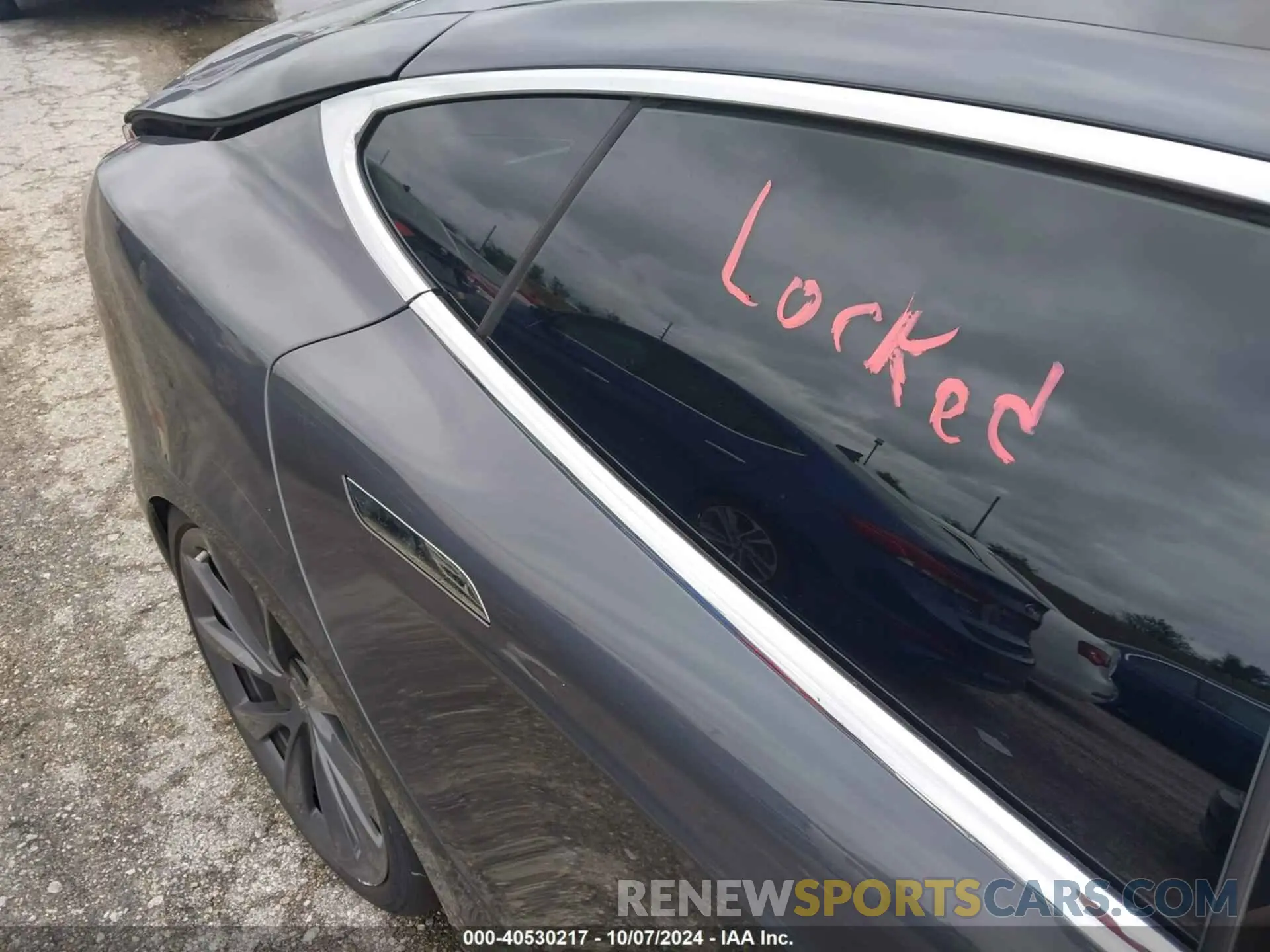 8 Photograph of a damaged car 5YJSA1E20LF411104 TESLA MODEL S 2020
