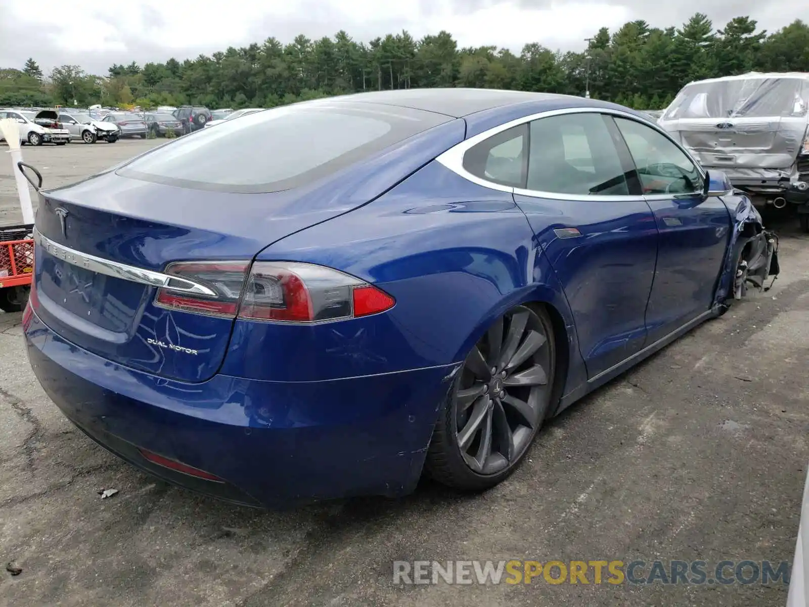 4 Photograph of a damaged car 5YJSA1E21LF363774 TESLA MODEL S 2020