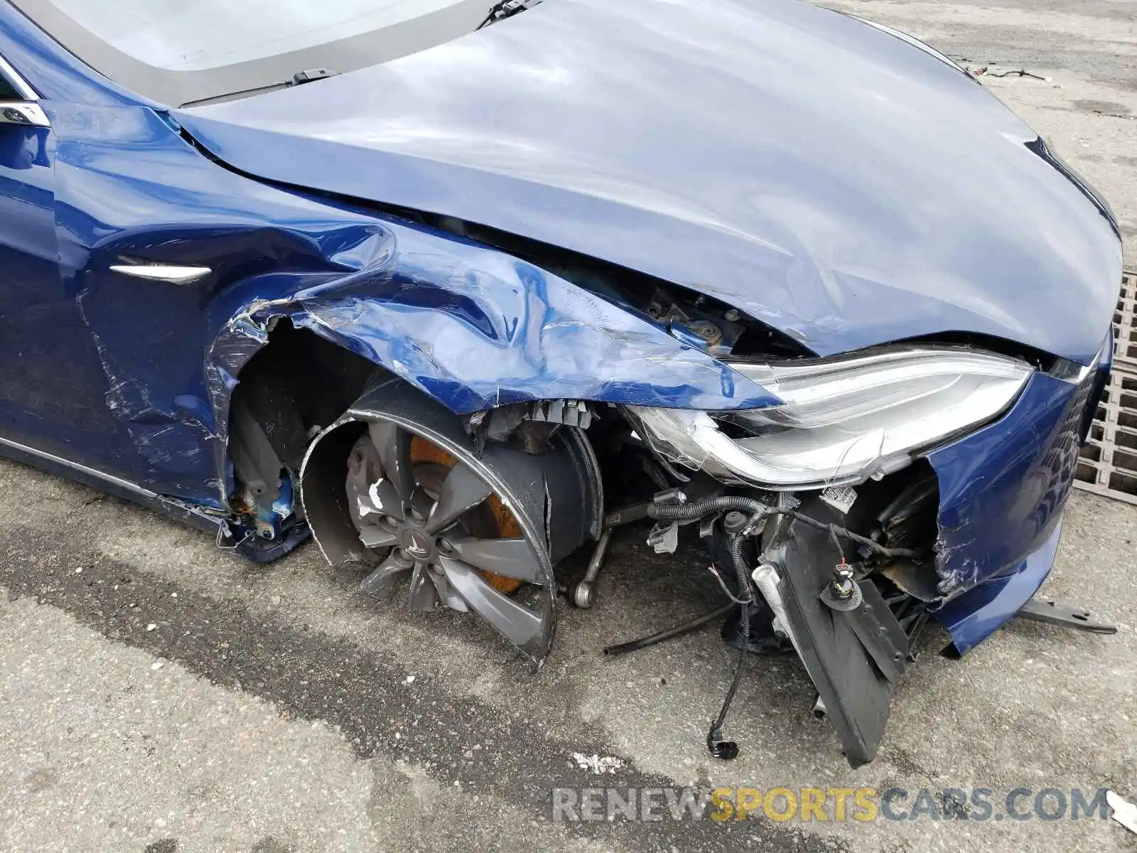 9 Photograph of a damaged car 5YJSA1E21LF363774 TESLA MODEL S 2020