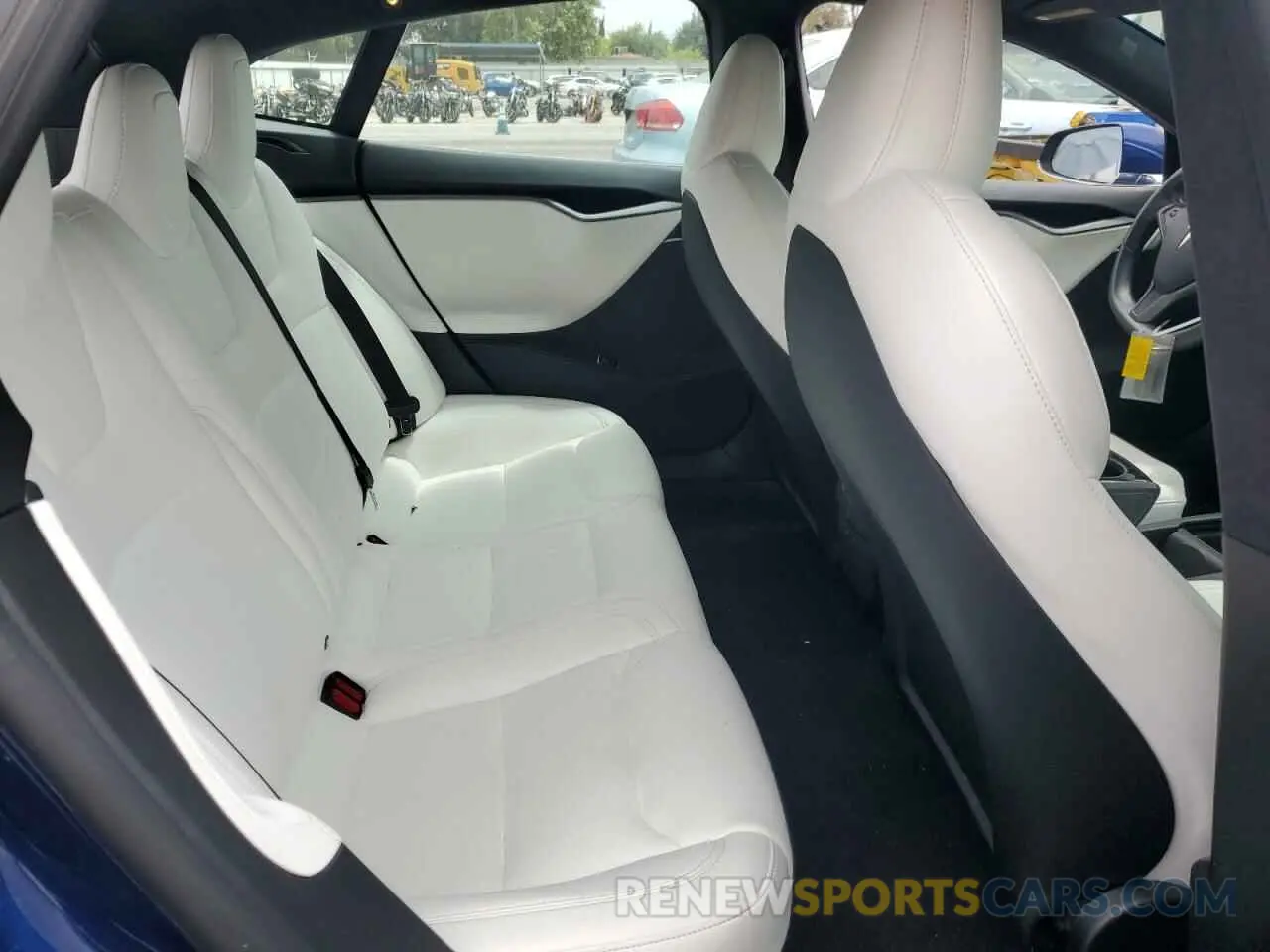 10 Photograph of a damaged car 5YJSA1E21LF392093 TESLA MODEL S 2020