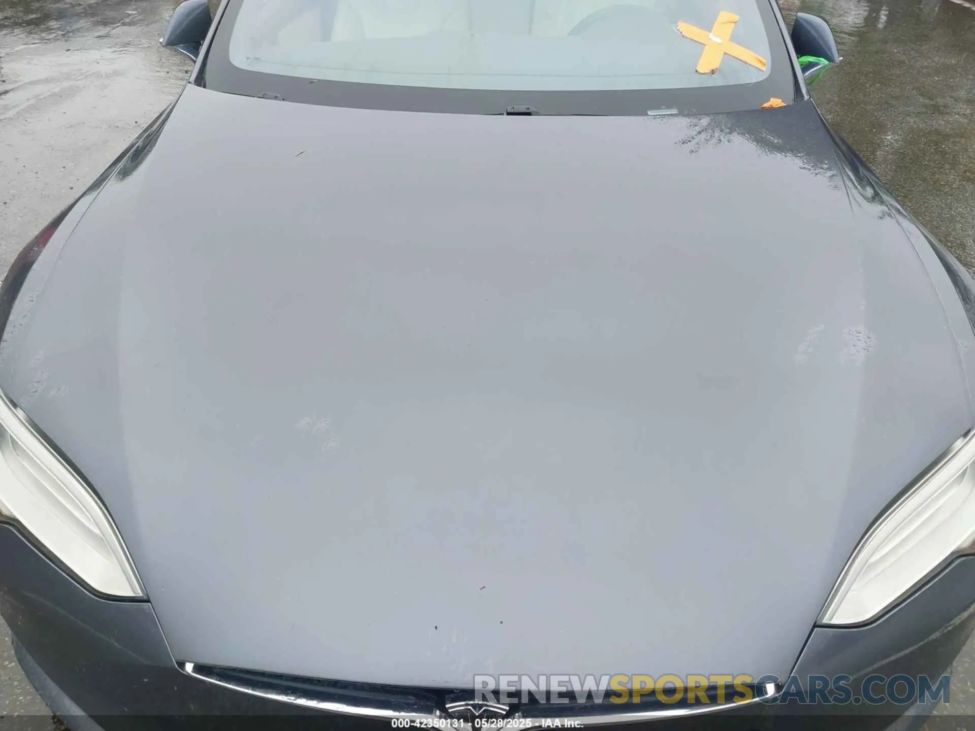 10 Photograph of a damaged car 5YJSA1E21LF413251 TESLA MODEL S 2020