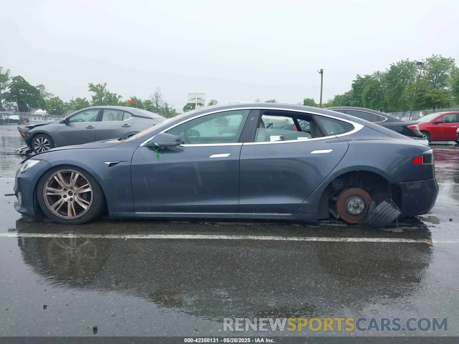 13 Photograph of a damaged car 5YJSA1E21LF413251 TESLA MODEL S 2020