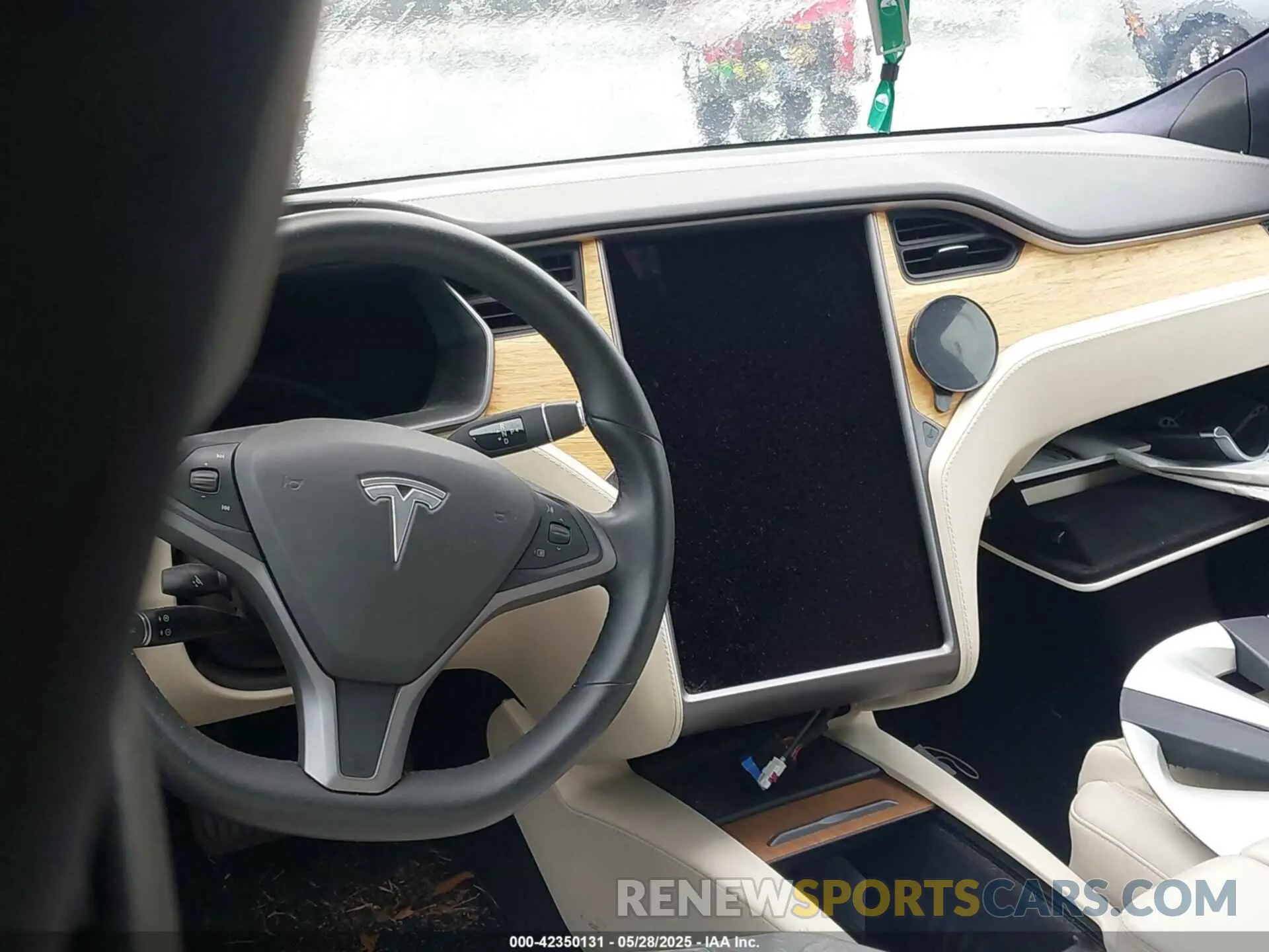 14 Photograph of a damaged car 5YJSA1E21LF413251 TESLA MODEL S 2020