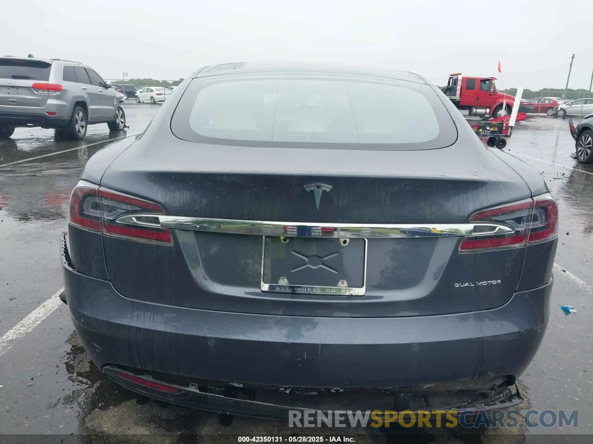 15 Photograph of a damaged car 5YJSA1E21LF413251 TESLA MODEL S 2020