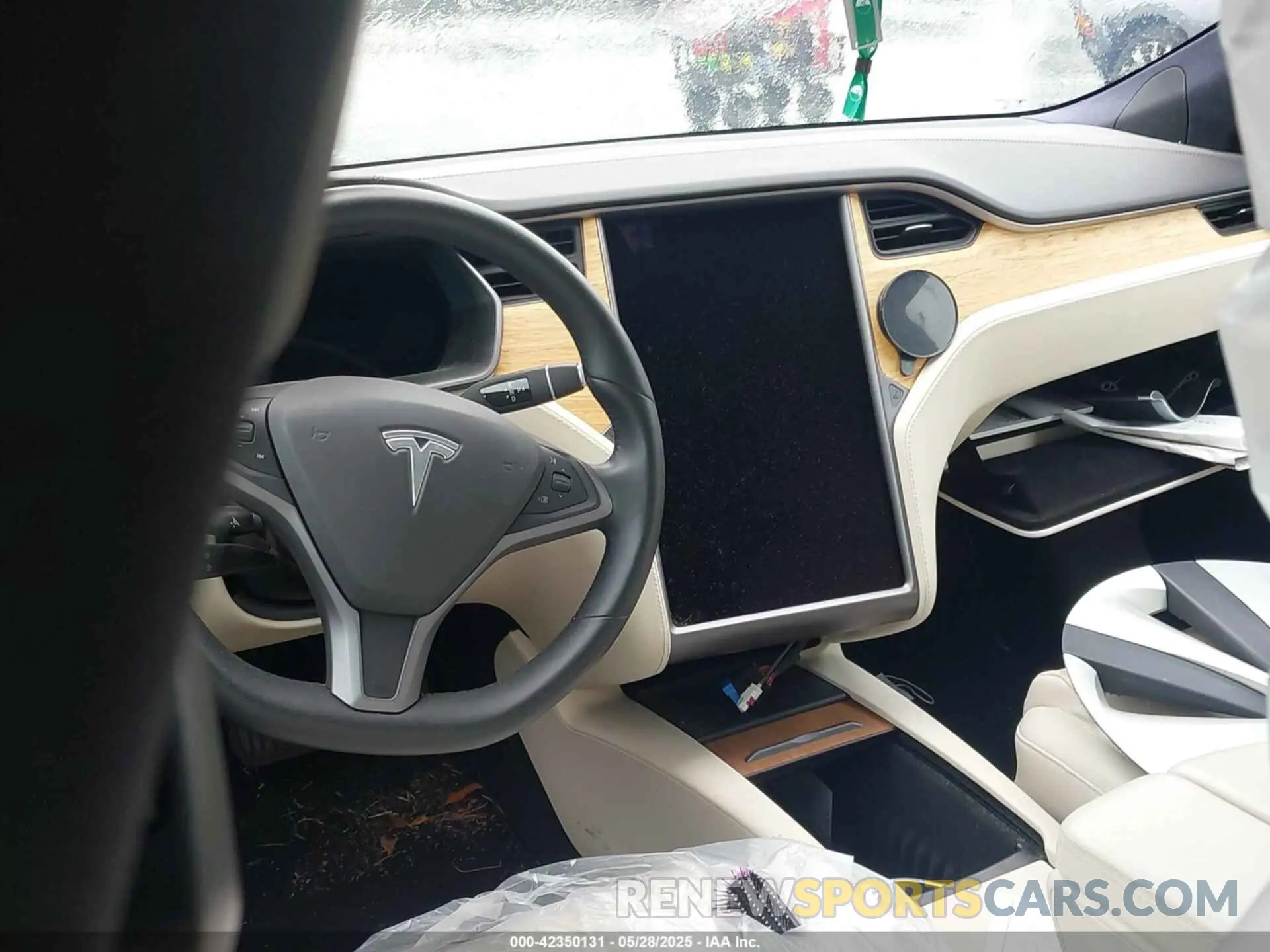 16 Photograph of a damaged car 5YJSA1E21LF413251 TESLA MODEL S 2020