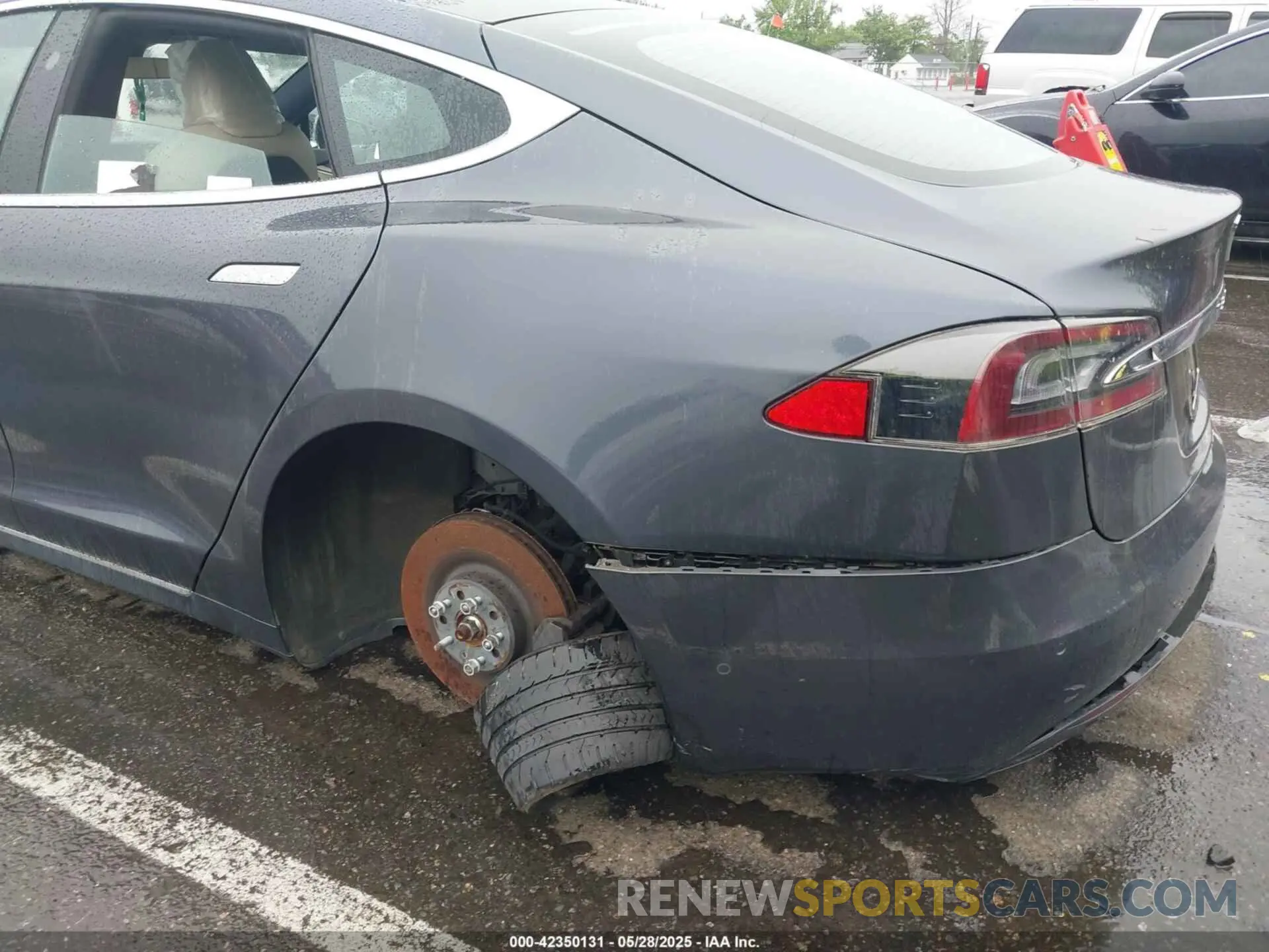 18 Photograph of a damaged car 5YJSA1E21LF413251 TESLA MODEL S 2020