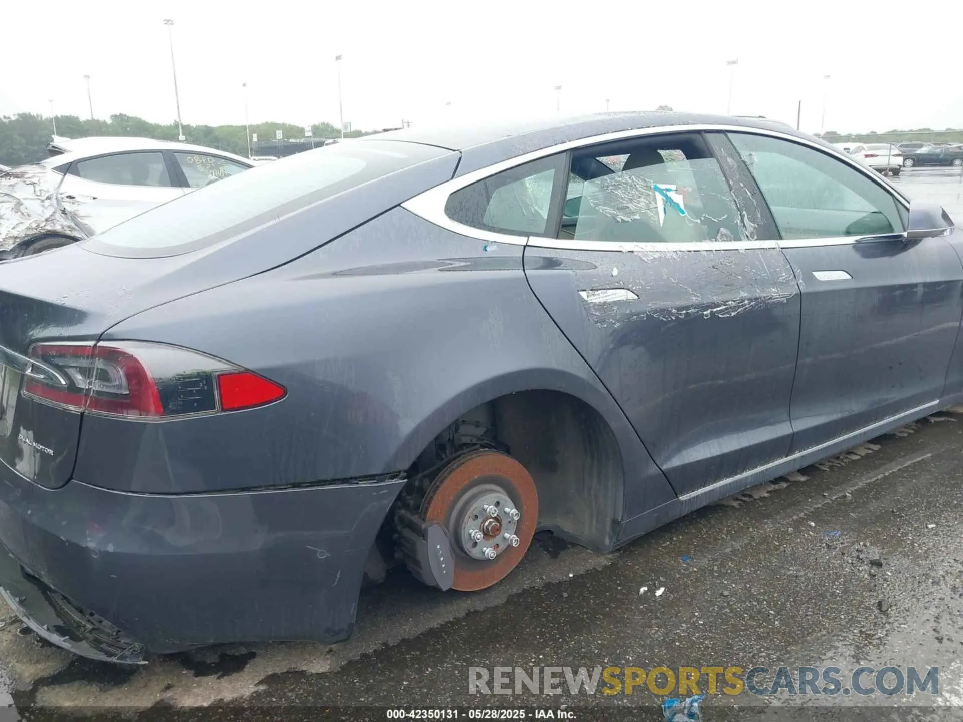 19 Photograph of a damaged car 5YJSA1E21LF413251 TESLA MODEL S 2020
