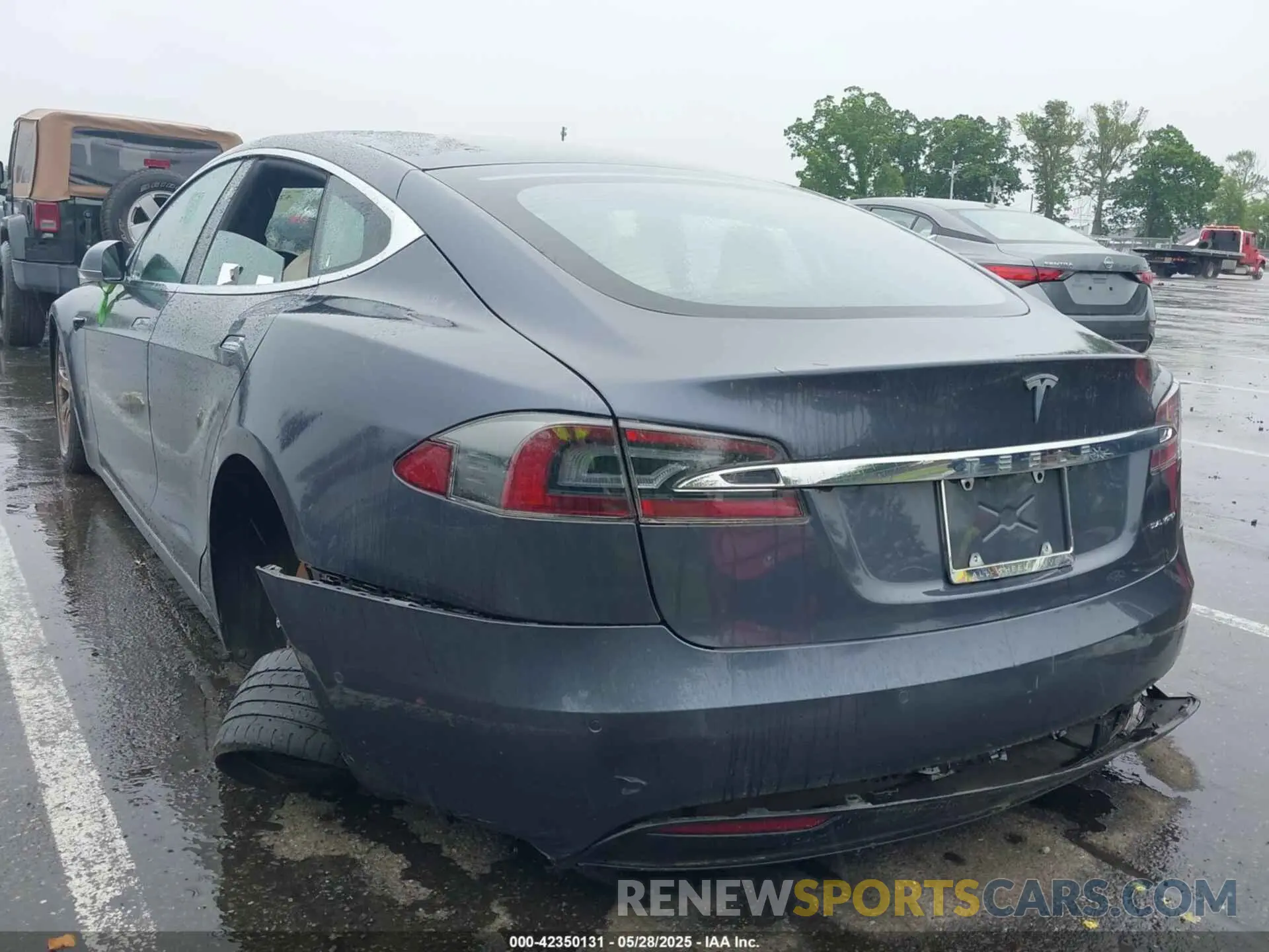 3 Photograph of a damaged car 5YJSA1E21LF413251 TESLA MODEL S 2020