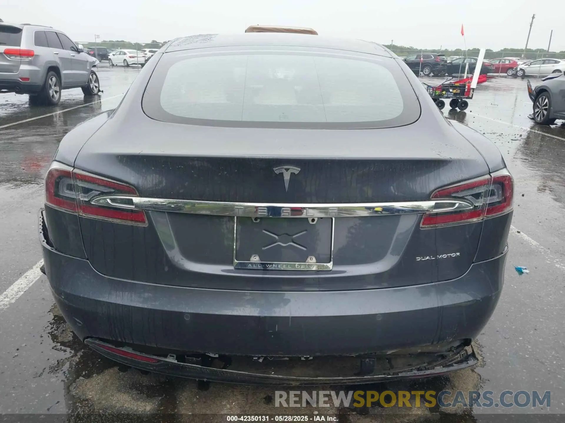 6 Photograph of a damaged car 5YJSA1E21LF413251 TESLA MODEL S 2020