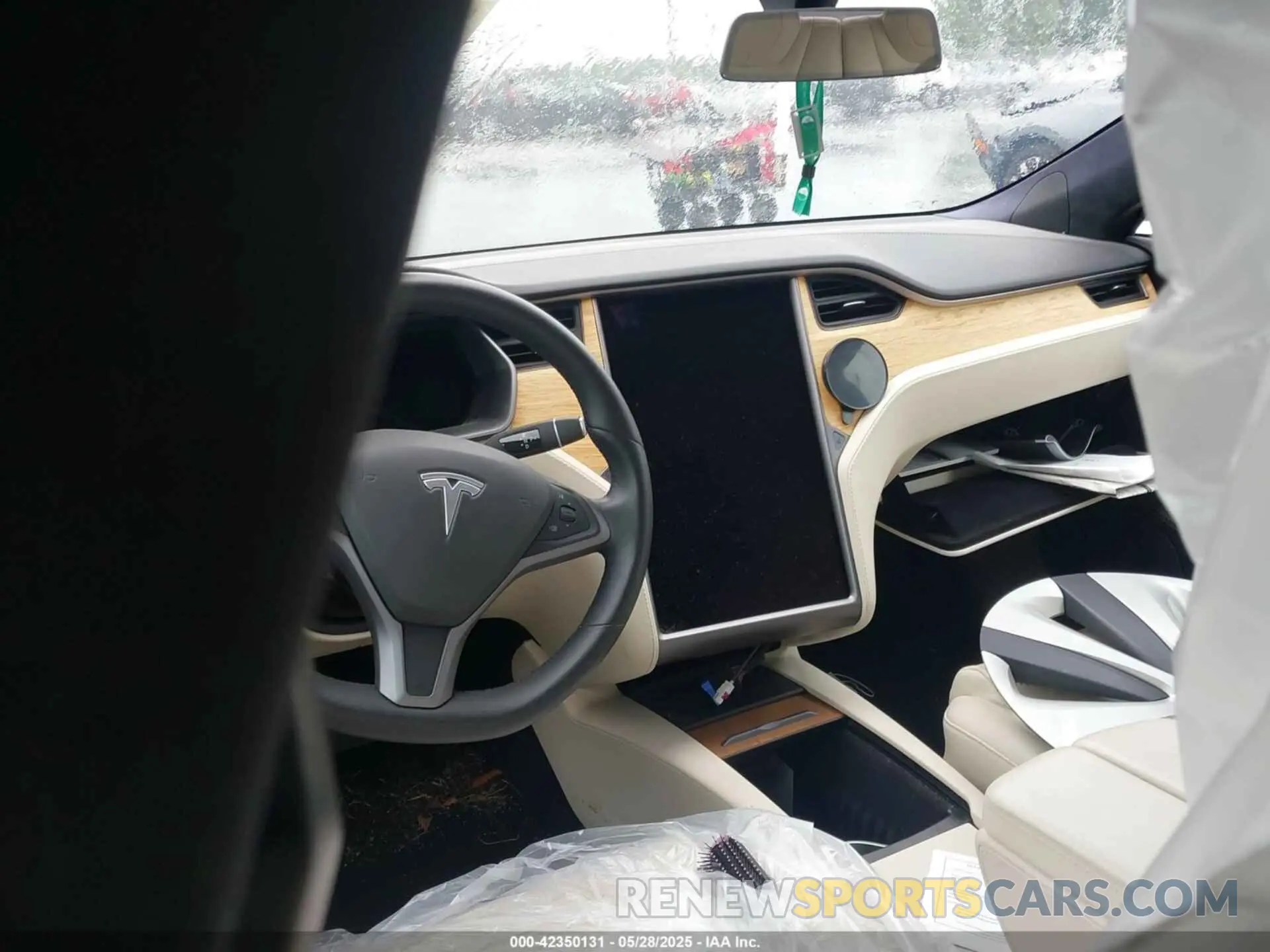 7 Photograph of a damaged car 5YJSA1E21LF413251 TESLA MODEL S 2020