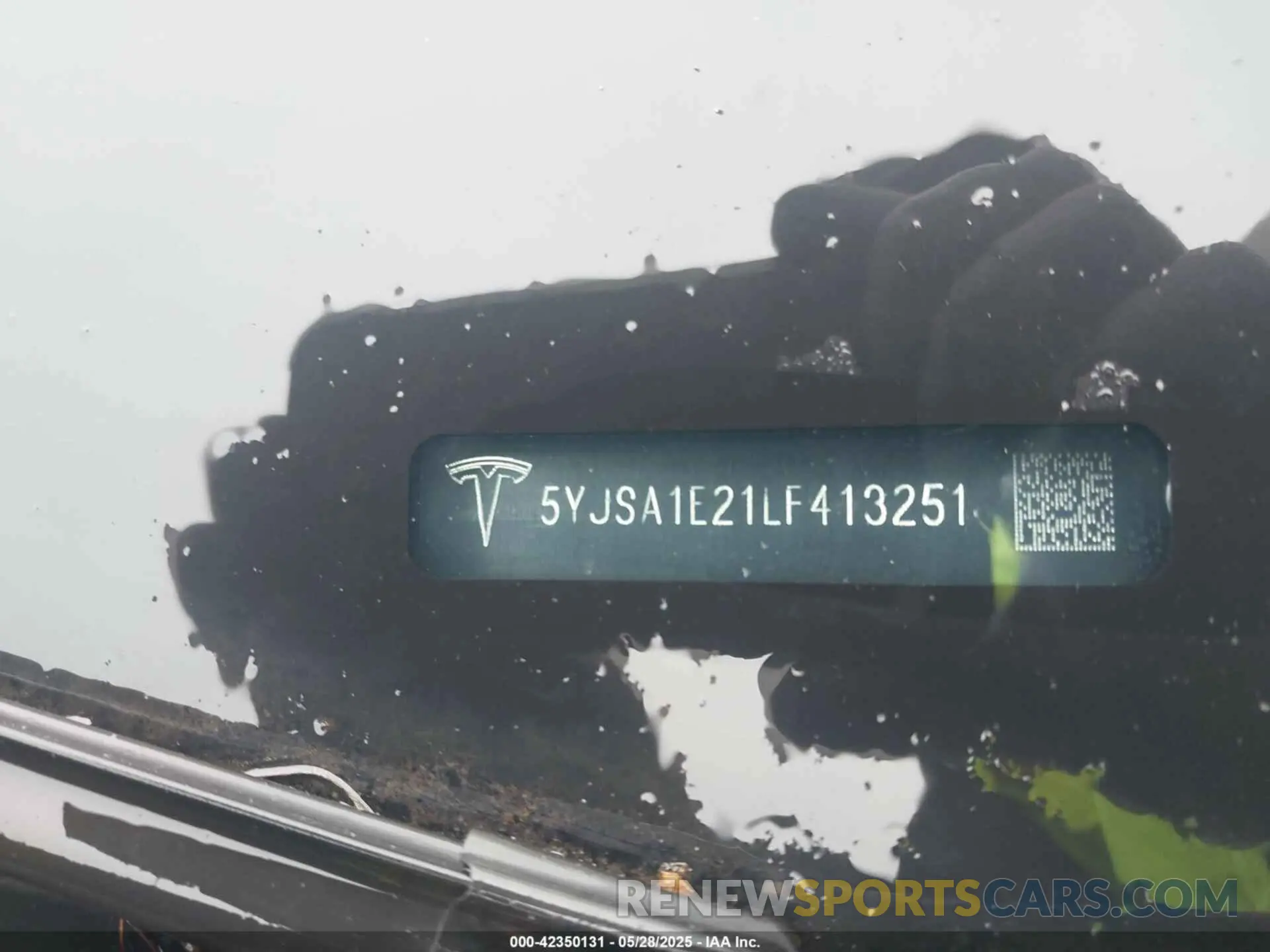 9 Photograph of a damaged car 5YJSA1E21LF413251 TESLA MODEL S 2020