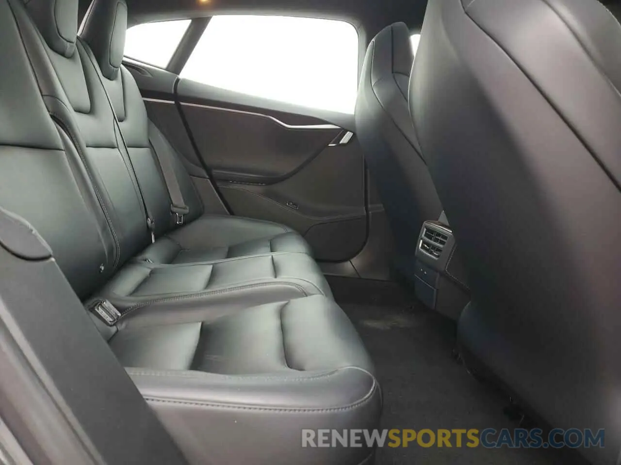 10 Photograph of a damaged car 5YJSA1E22LF351472 TESLA MODEL S 2020