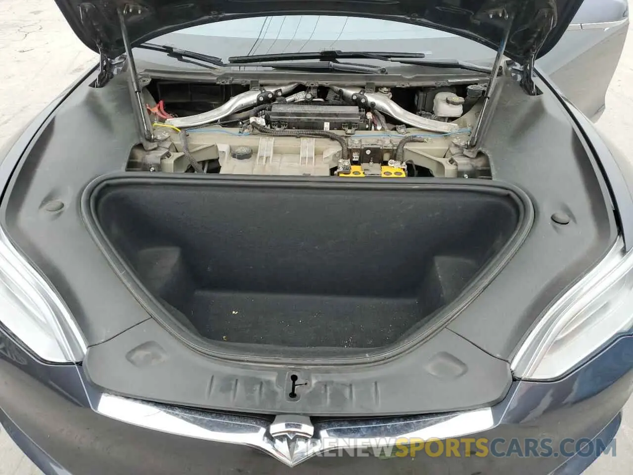 11 Photograph of a damaged car 5YJSA1E22LF351472 TESLA MODEL S 2020