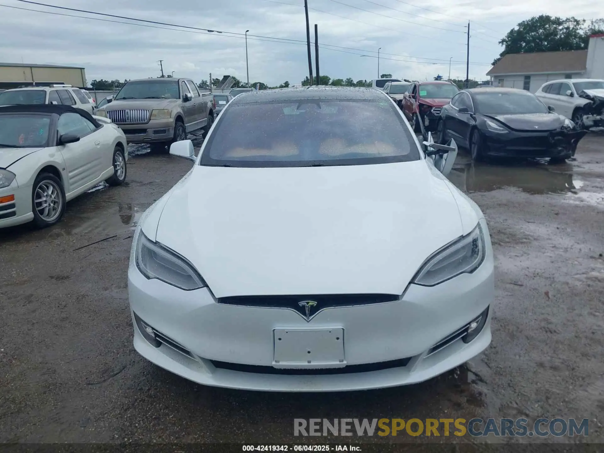 12 Photograph of a damaged car 5YJSA1E22LF353562 TESLA MODEL S 2020